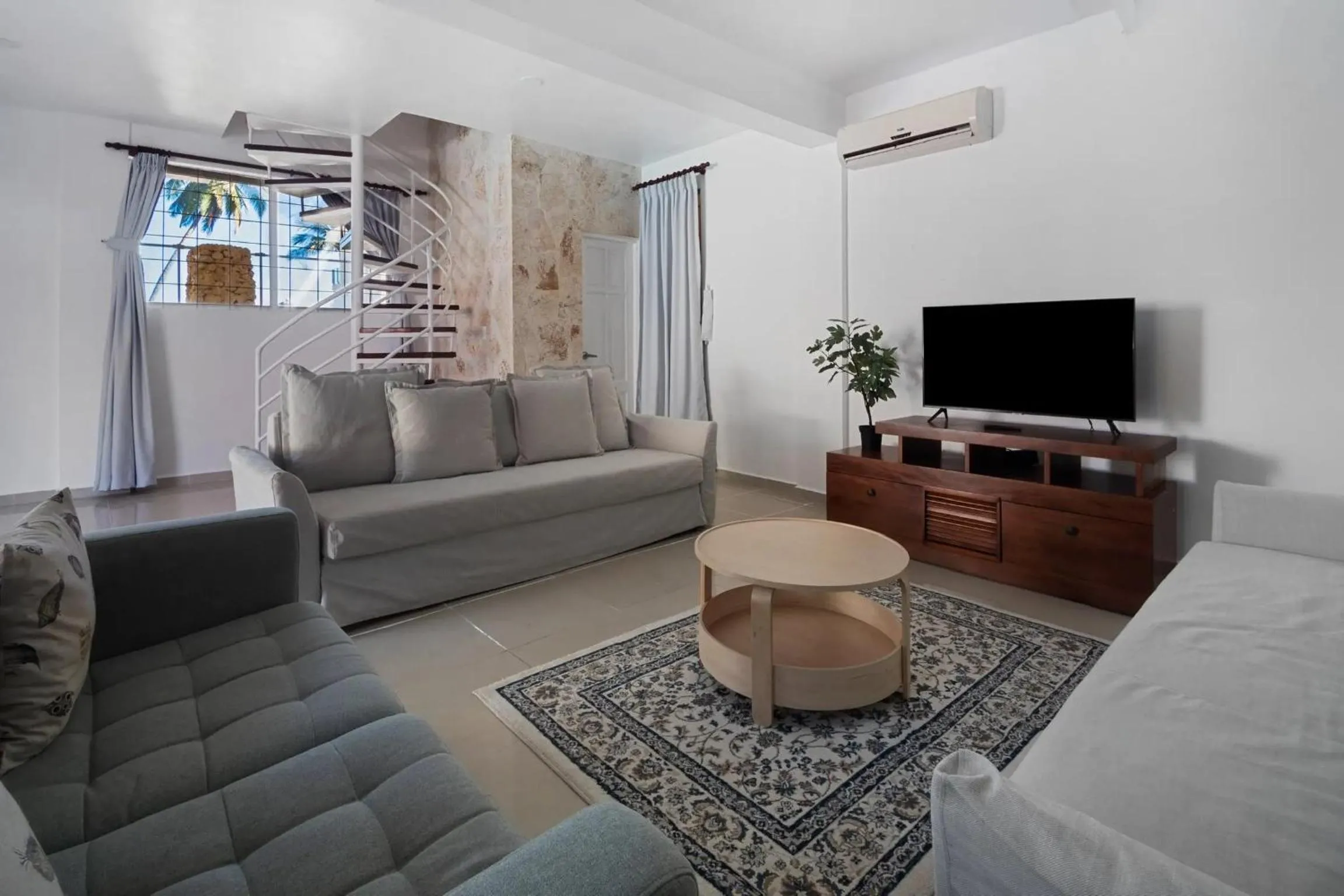 Living room, Bed in Brisas Doradas Beachfront Villa
