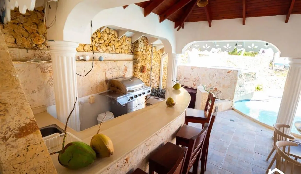 Dining area in Brisas Doradas Beachfront Villa
