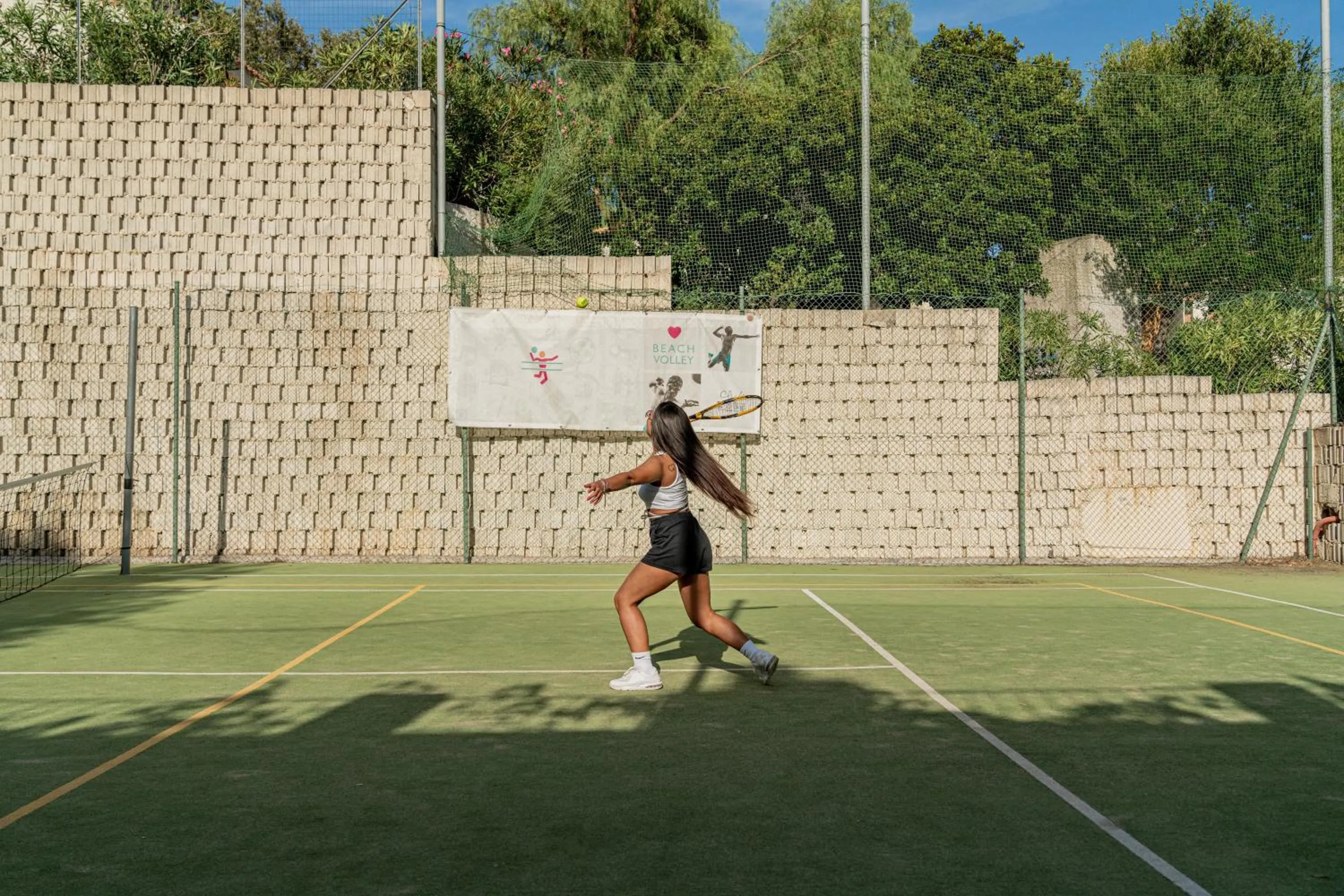 Tennis court in Club Esse Cala Gonone