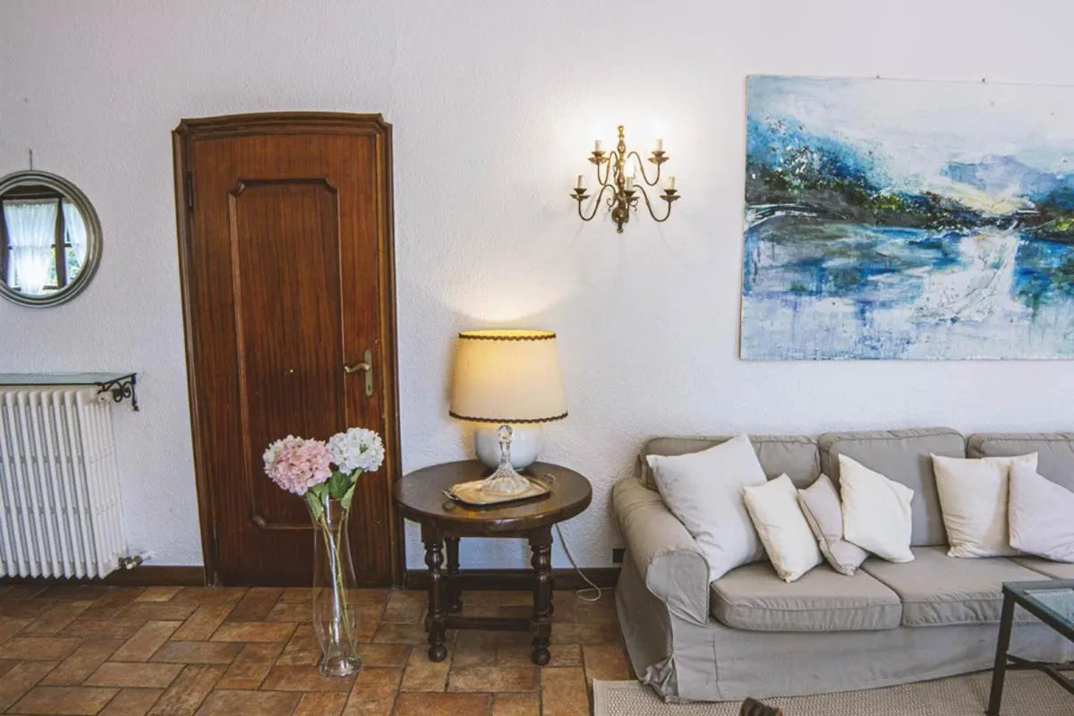 Living room in Villa Sofia luxury home between Como and MIlano