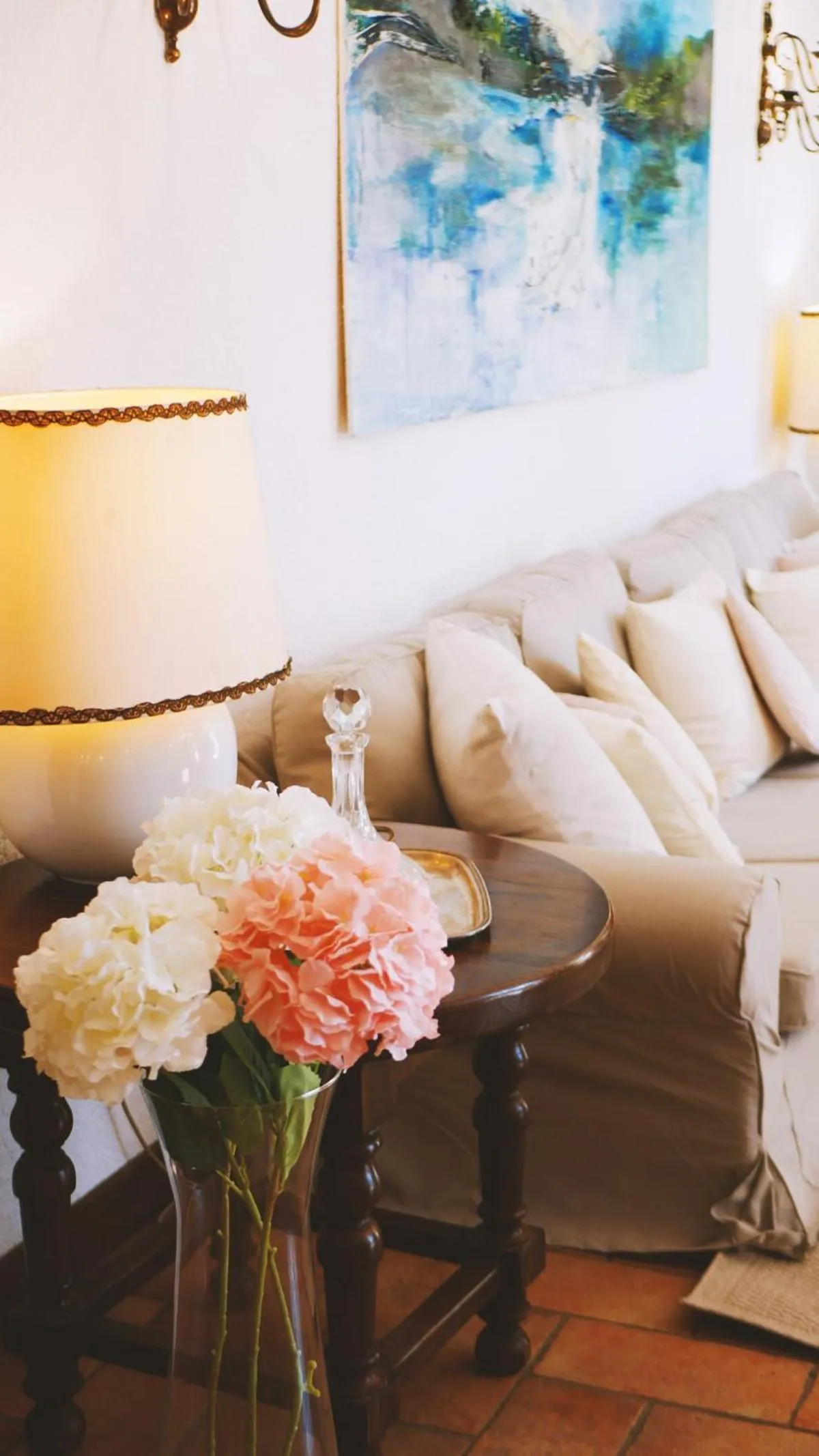 Living room in Villa Sofia luxury home between Como and MIlano