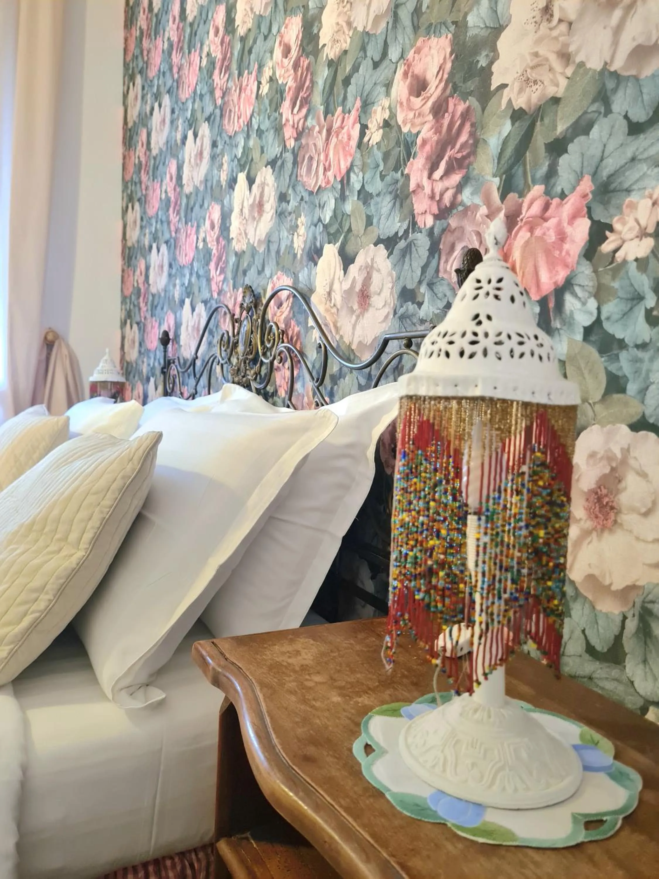 Bedroom in Villa Sofia luxury home between Como and MIlano