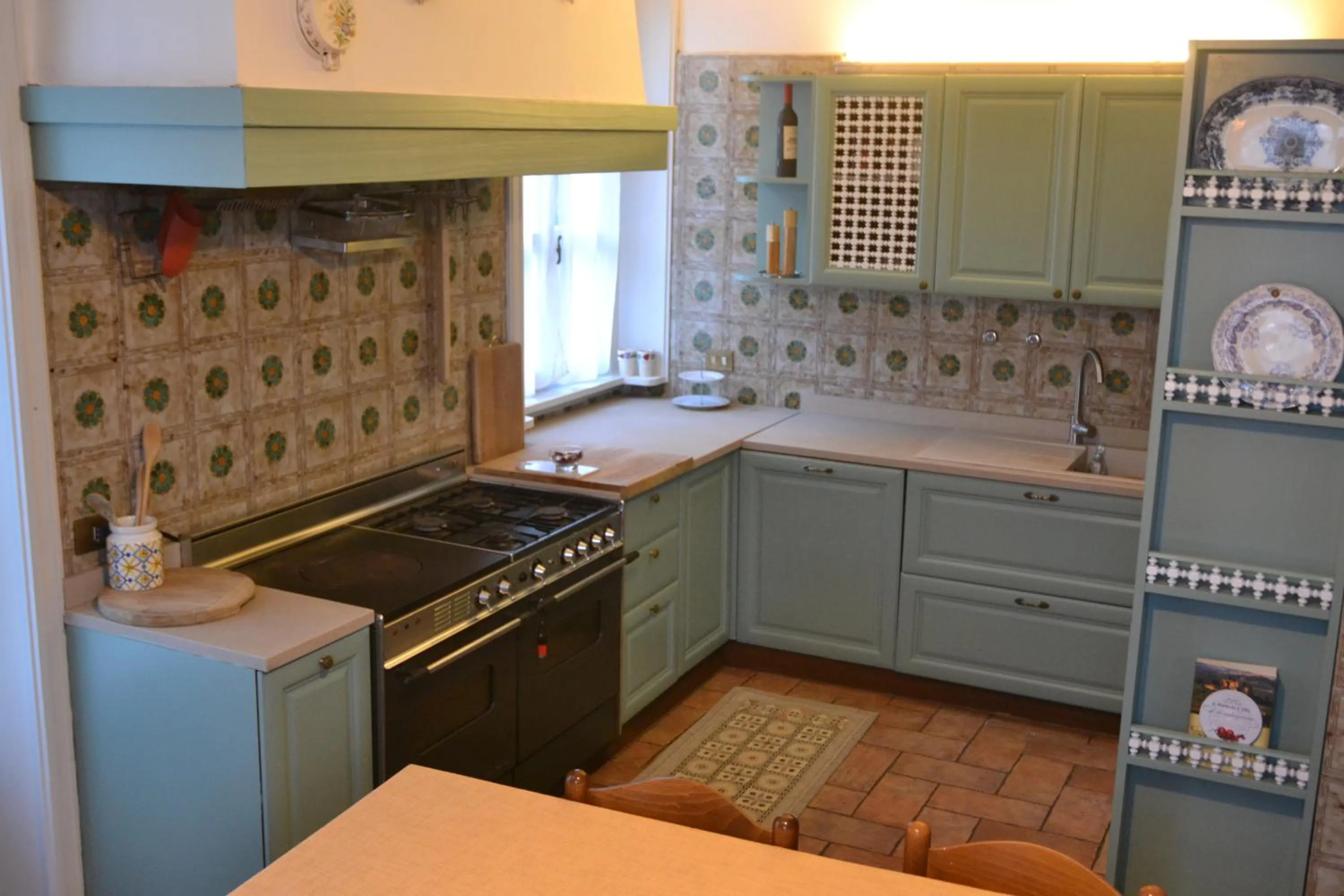 Kitchen or kitchenette in Villa Sofia luxury home between Como and MIlano