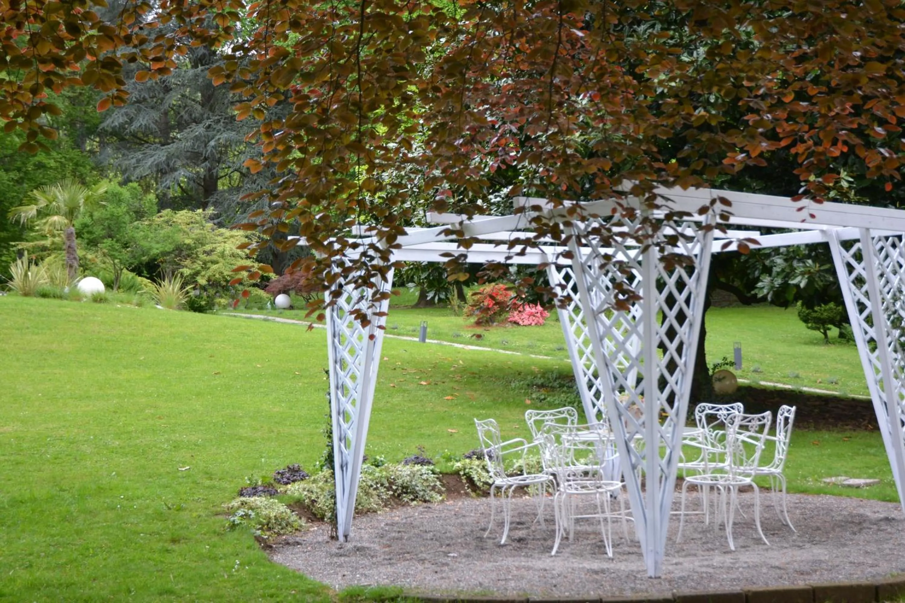 Garden view in Villa Sofia luxury home between Como and MIlano