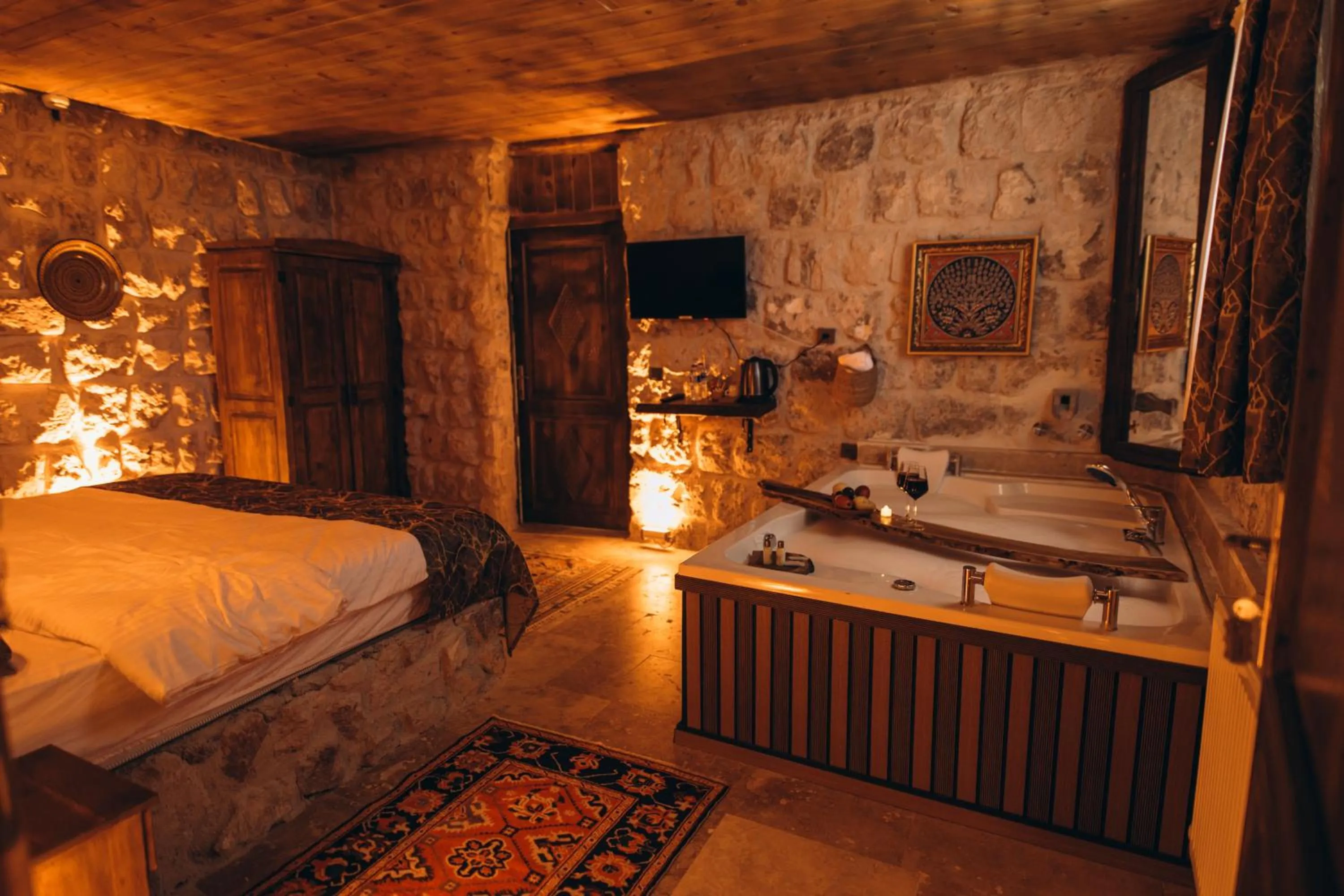 Bed in İsadora Cave Cappadocia