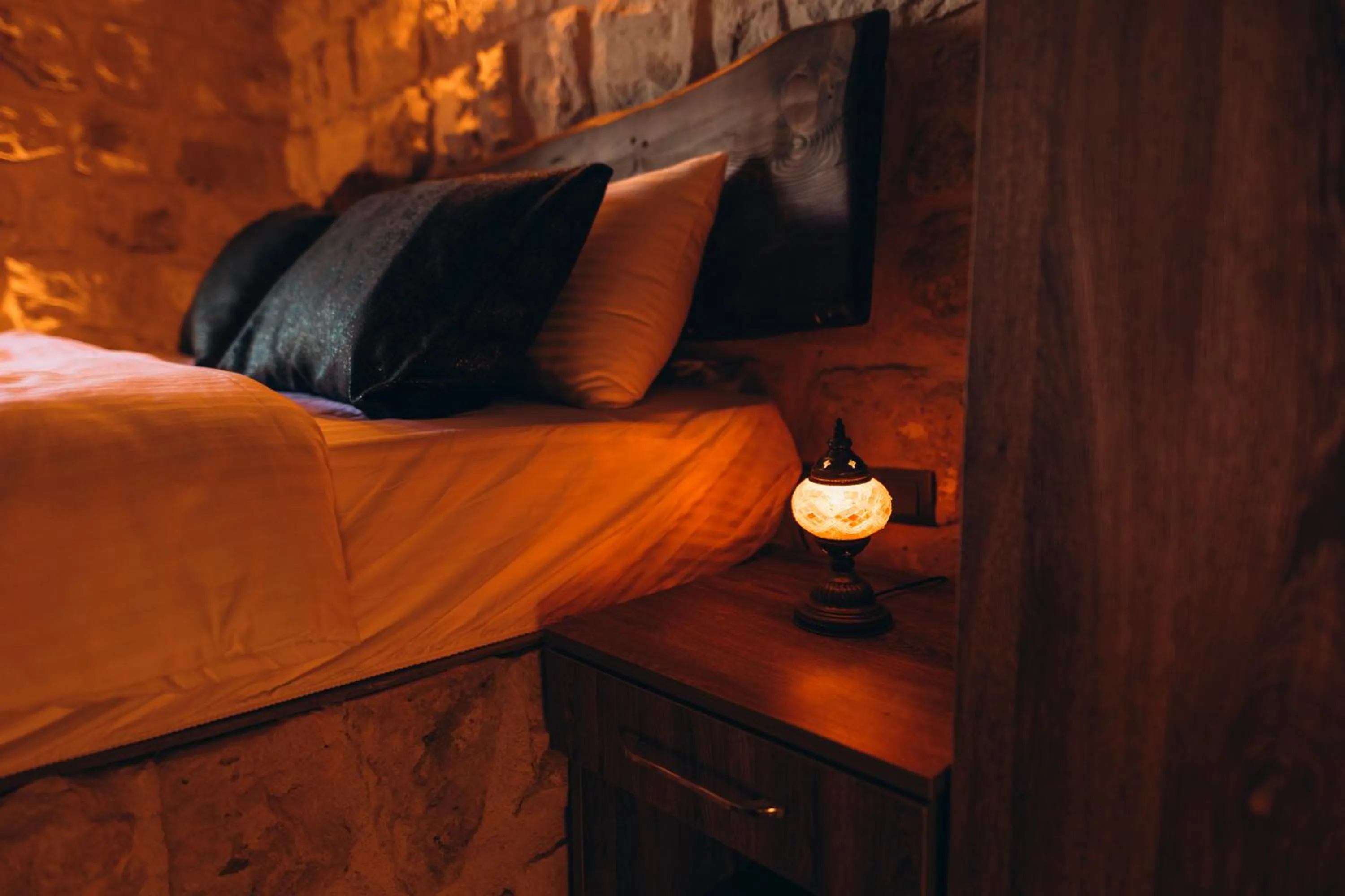 Bed in İsadora Cave Cappadocia