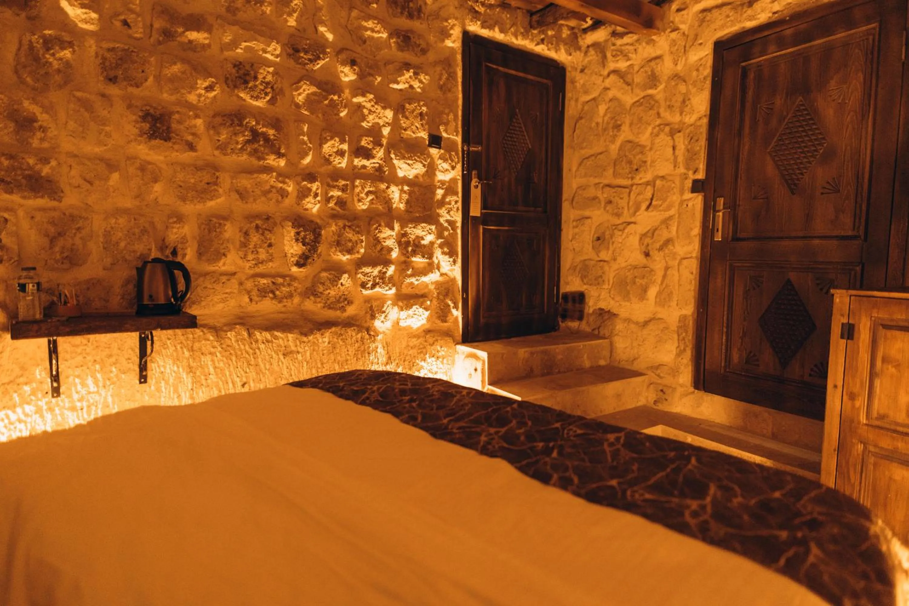 Bed in İsadora Cave Cappadocia