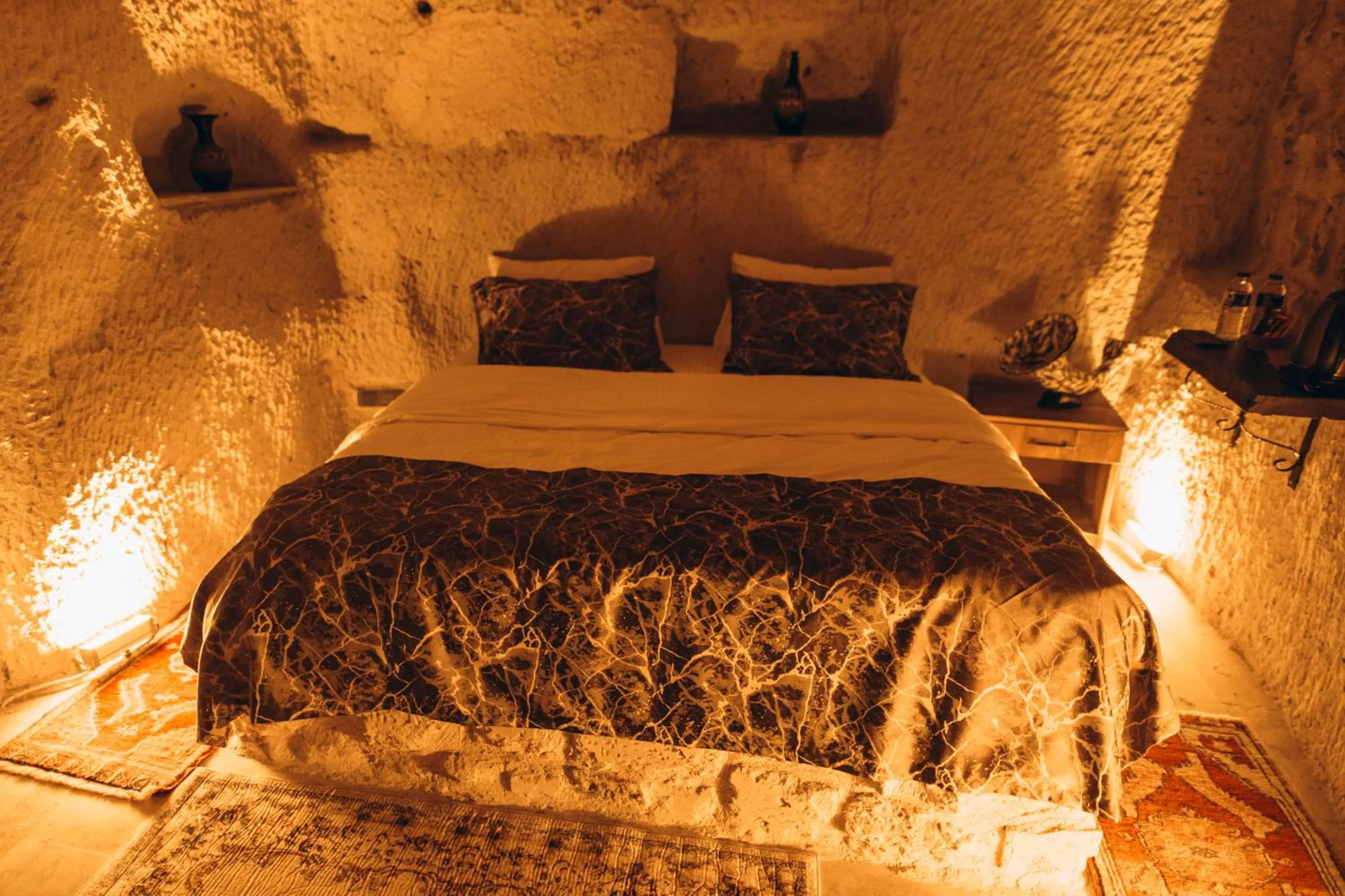 Bed in İsadora Cave Cappadocia