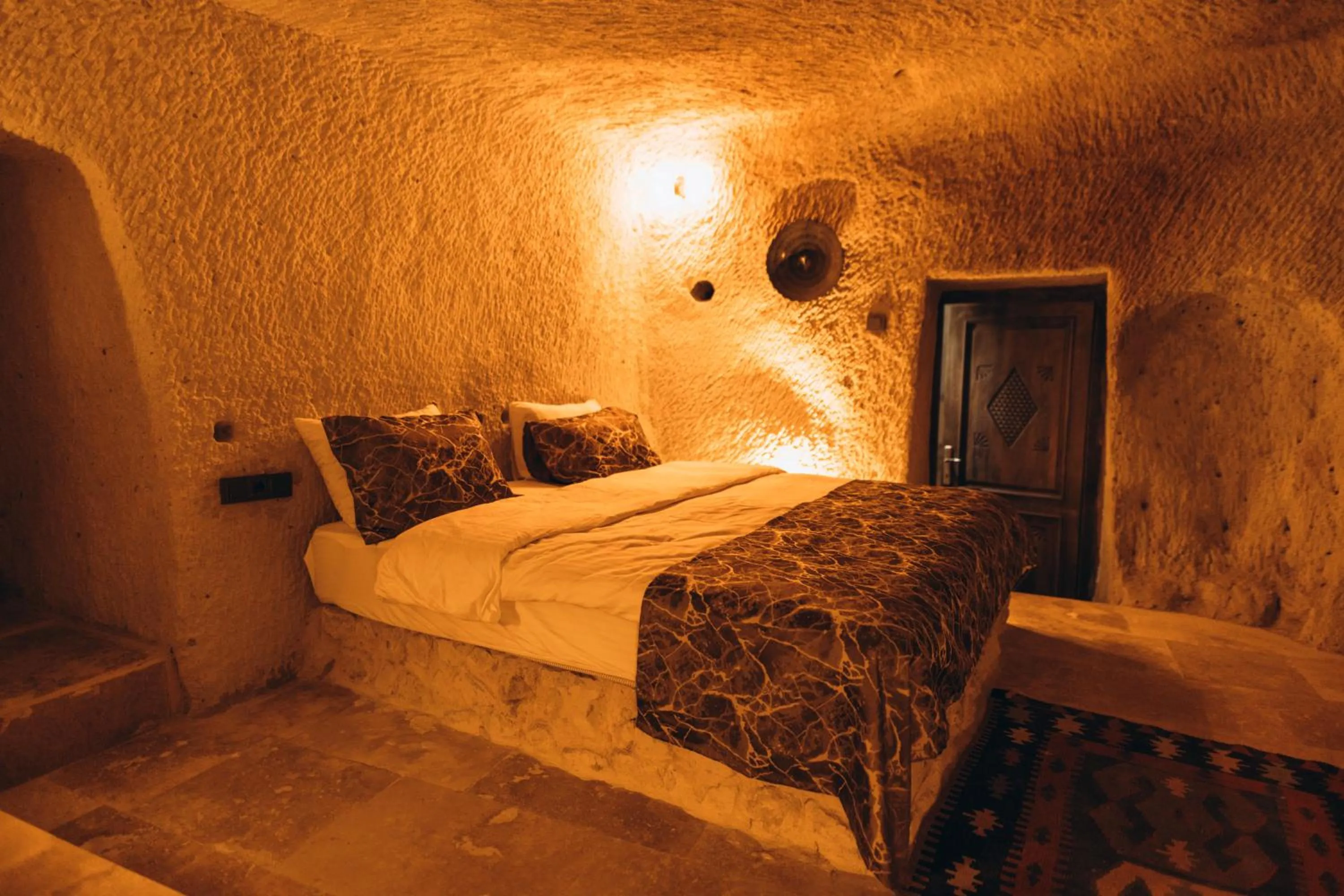 Bed in İsadora Cave Cappadocia