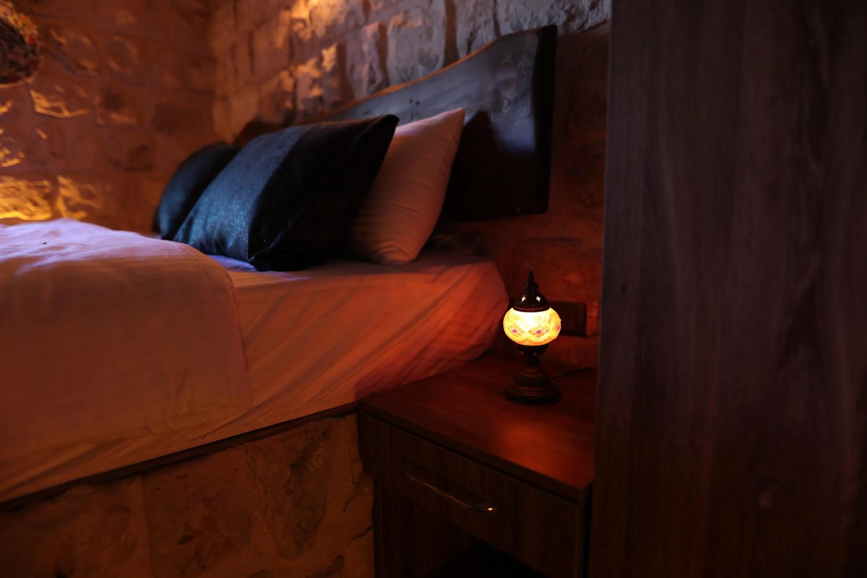 Bed in İsadora Cave Cappadocia