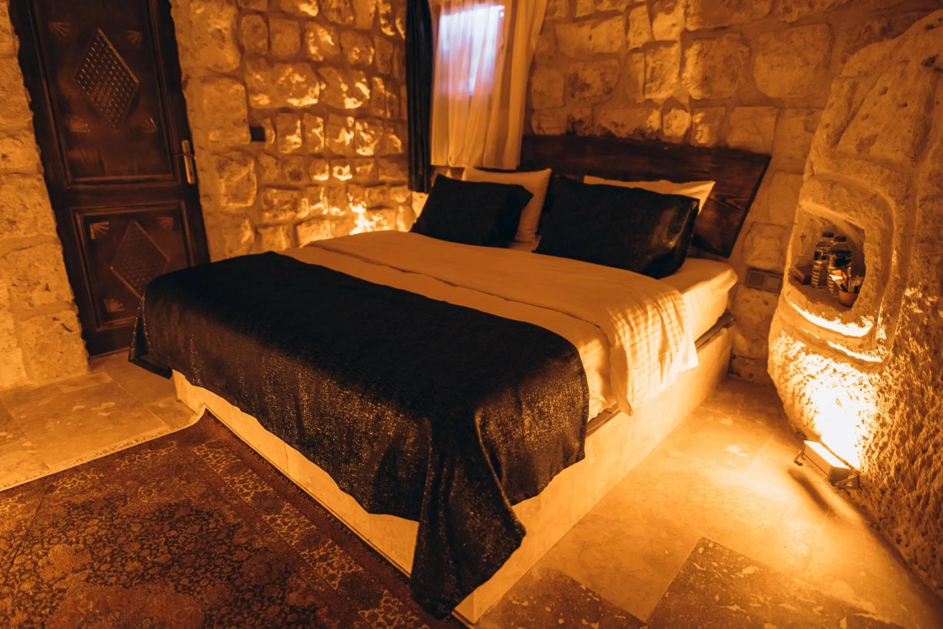 Bed in İsadora Cave Cappadocia