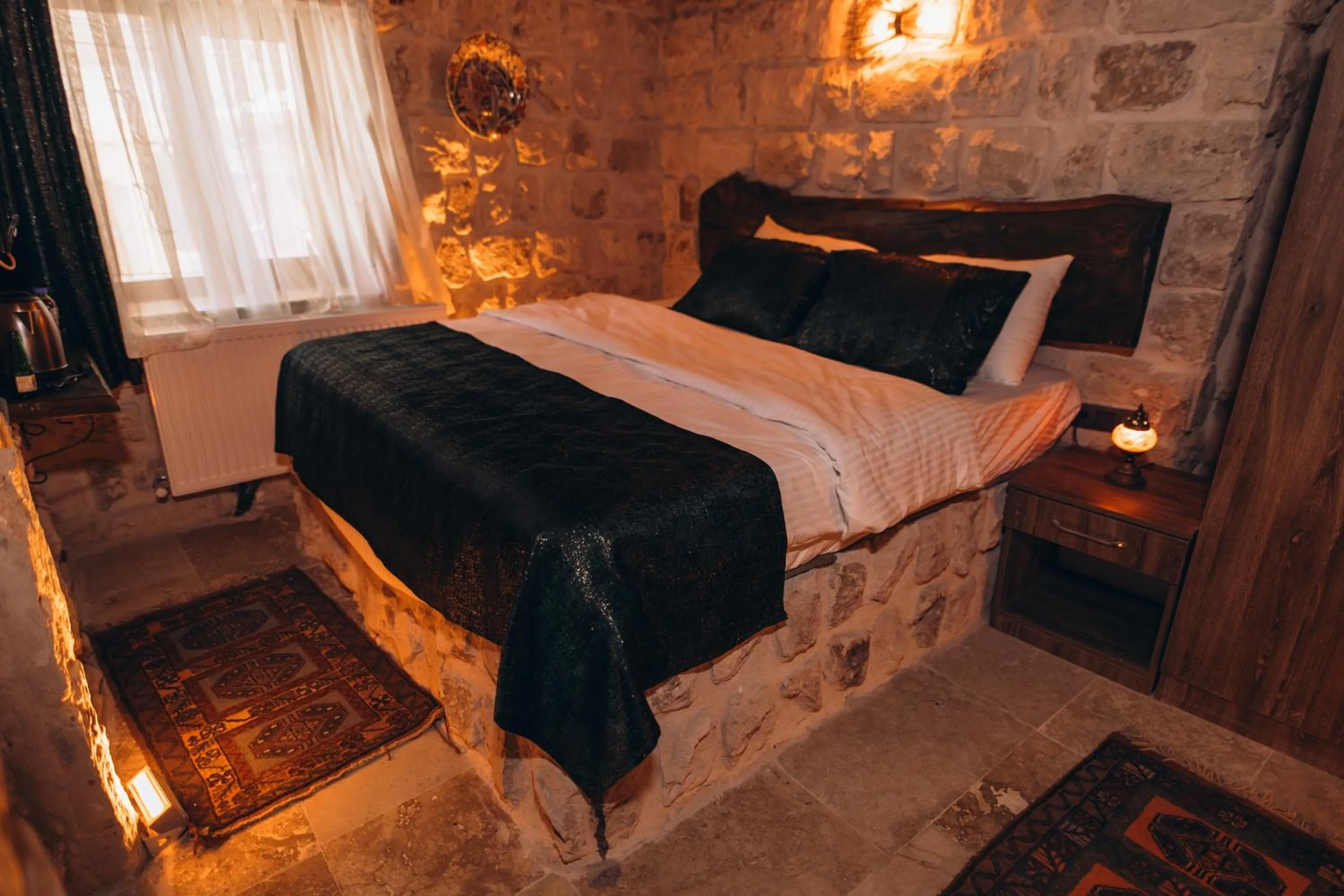 Bed in İsadora Cave Cappadocia