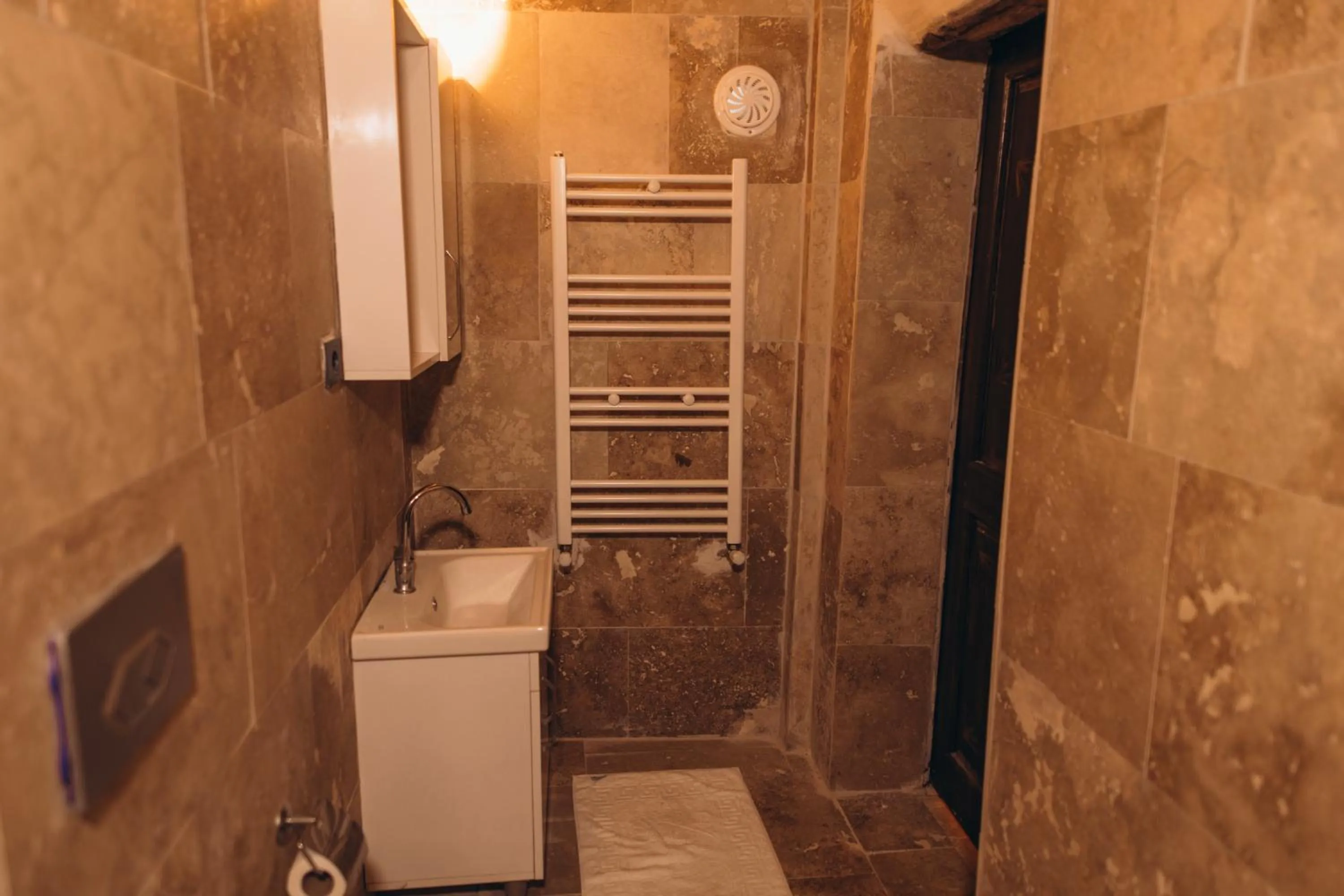 Shower in İsadora Cave Cappadocia