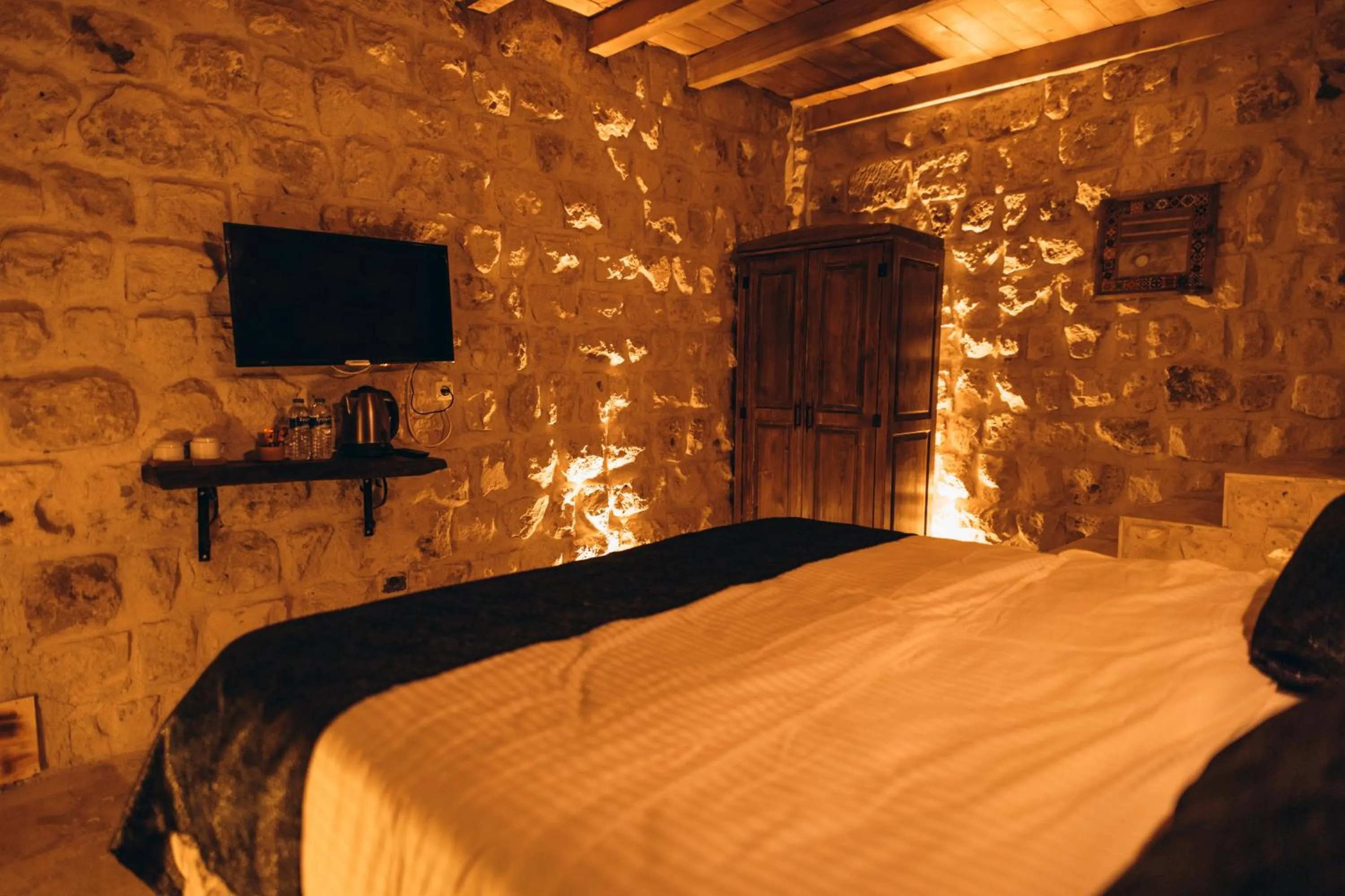 Bed in İsadora Cave Cappadocia
