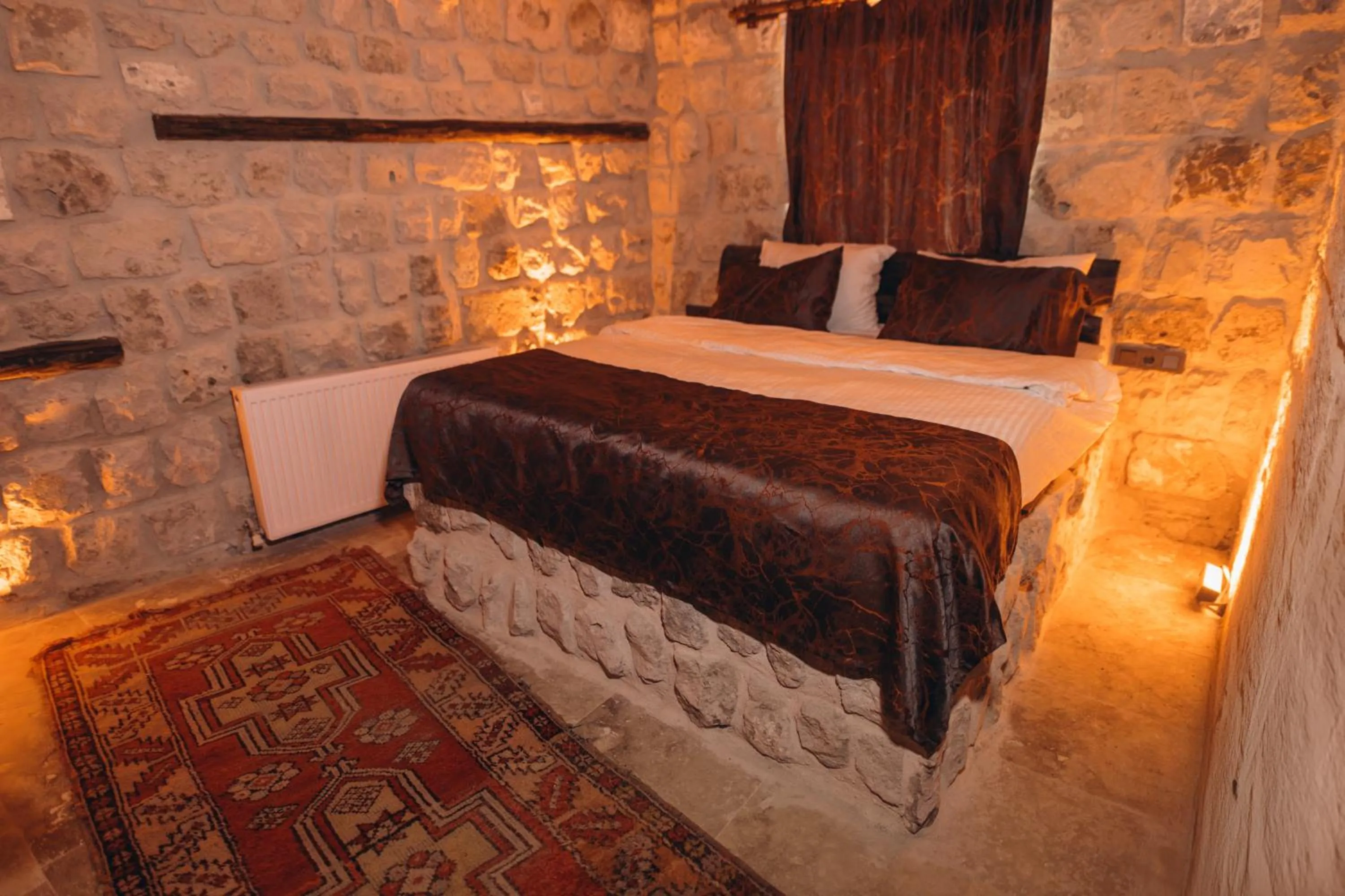 Bed in İsadora Cave Cappadocia