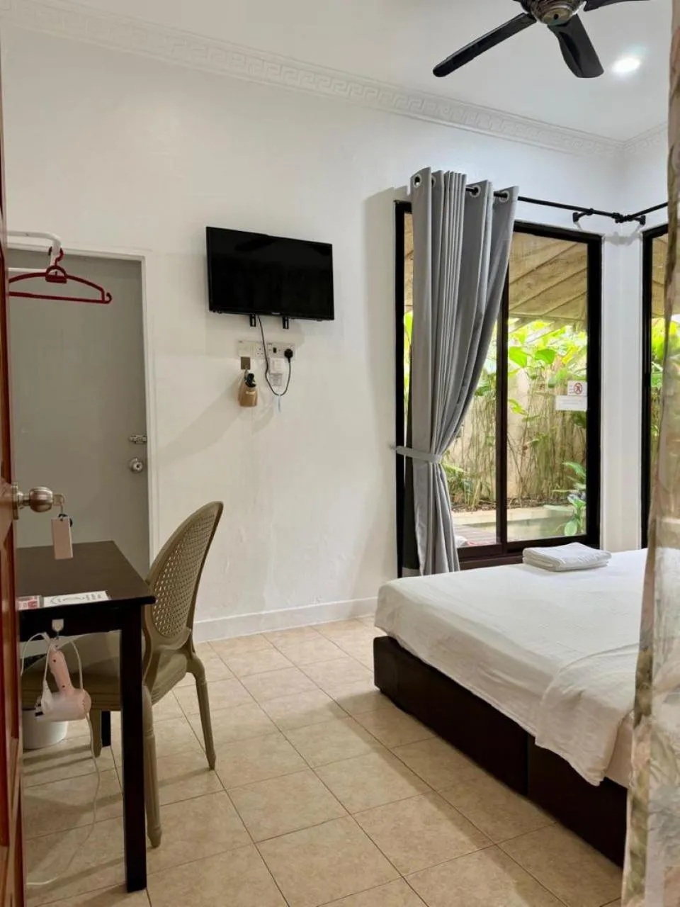 Bedroom, Bed in Ardour Lodge "B" Wing