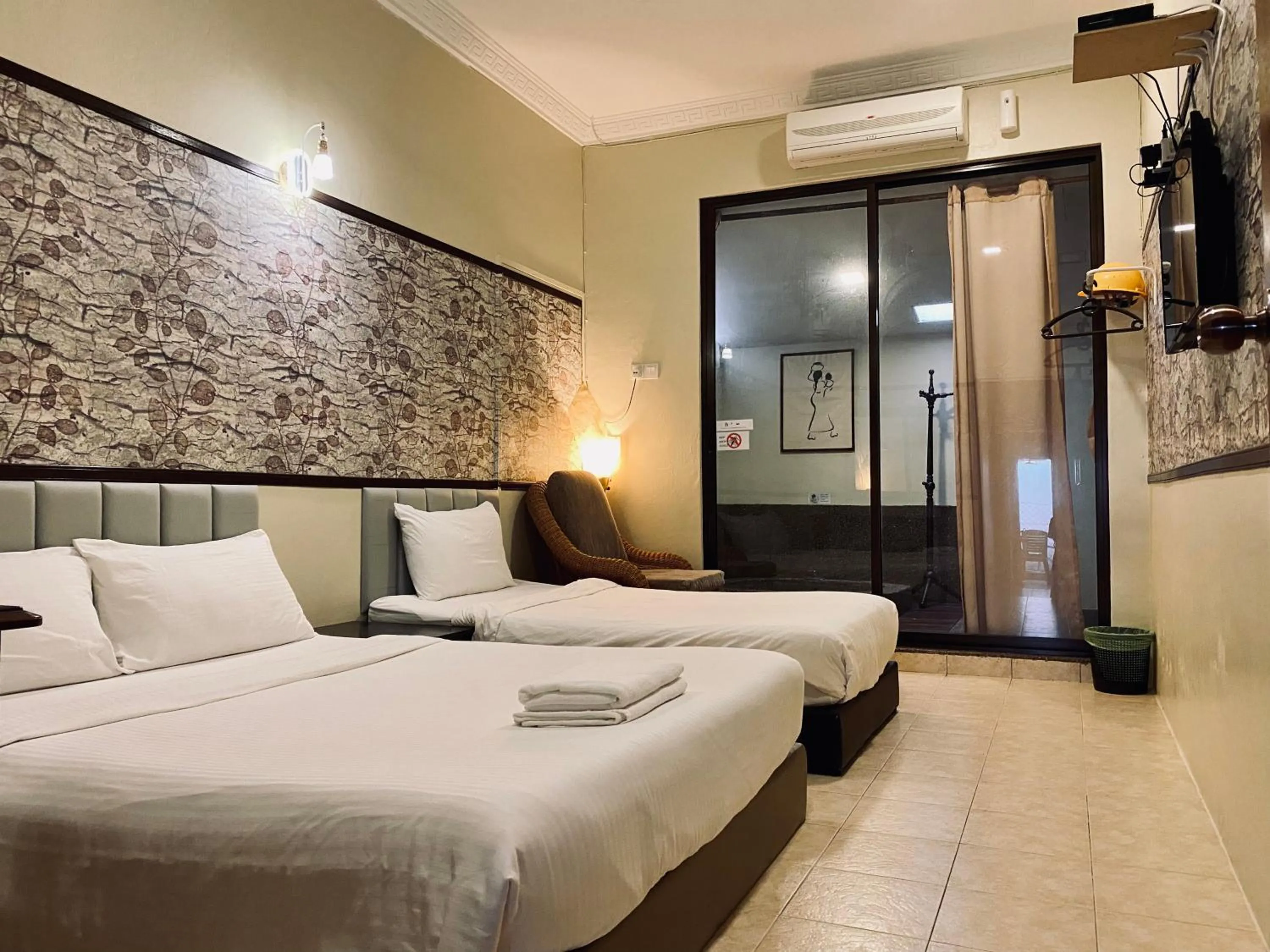 Twin Room with Bath in Ardour Lodge "B" Wing