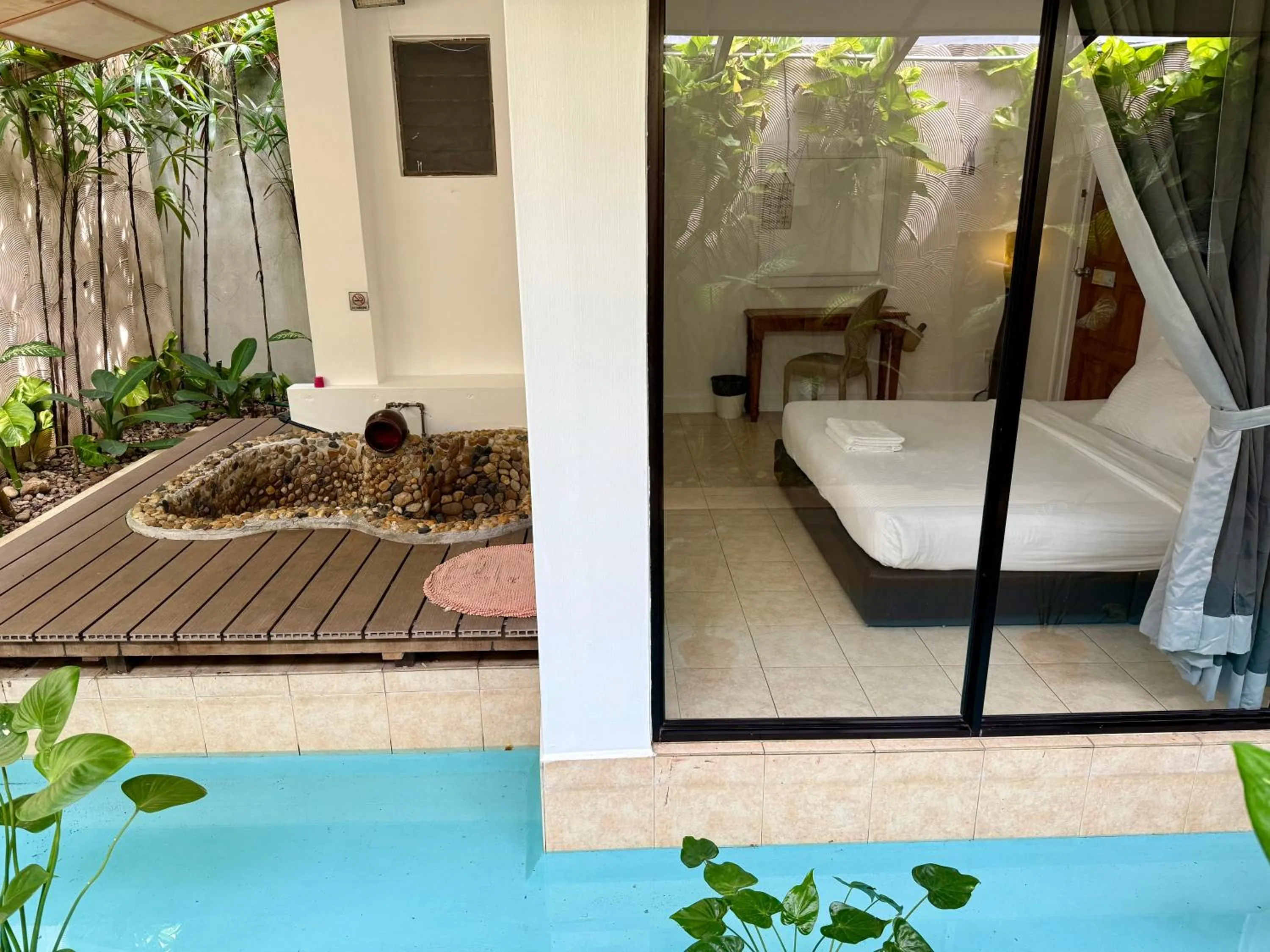 Patio, Bed in Ardour Lodge "B" Wing