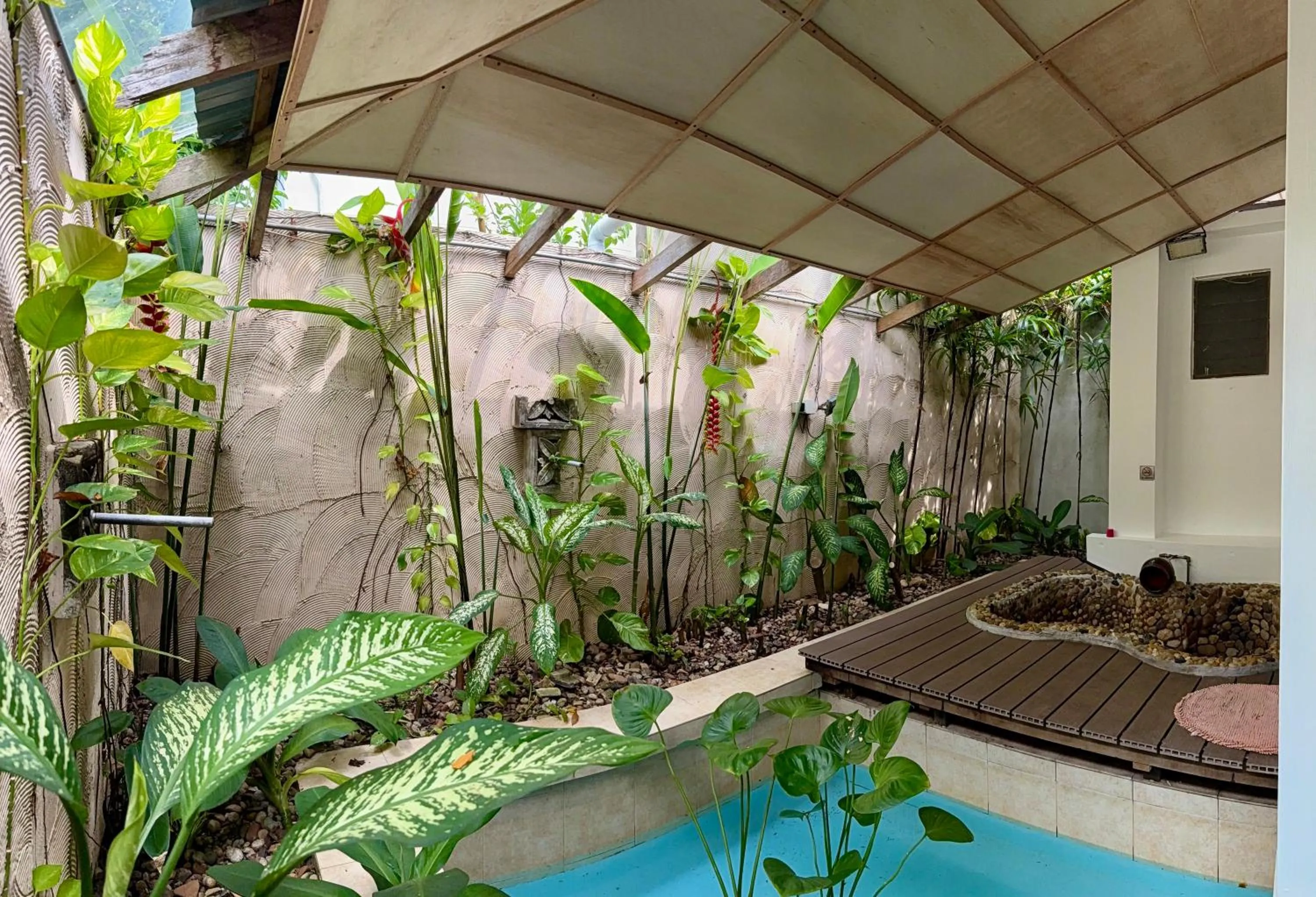 Patio in Ardour Lodge "B" Wing