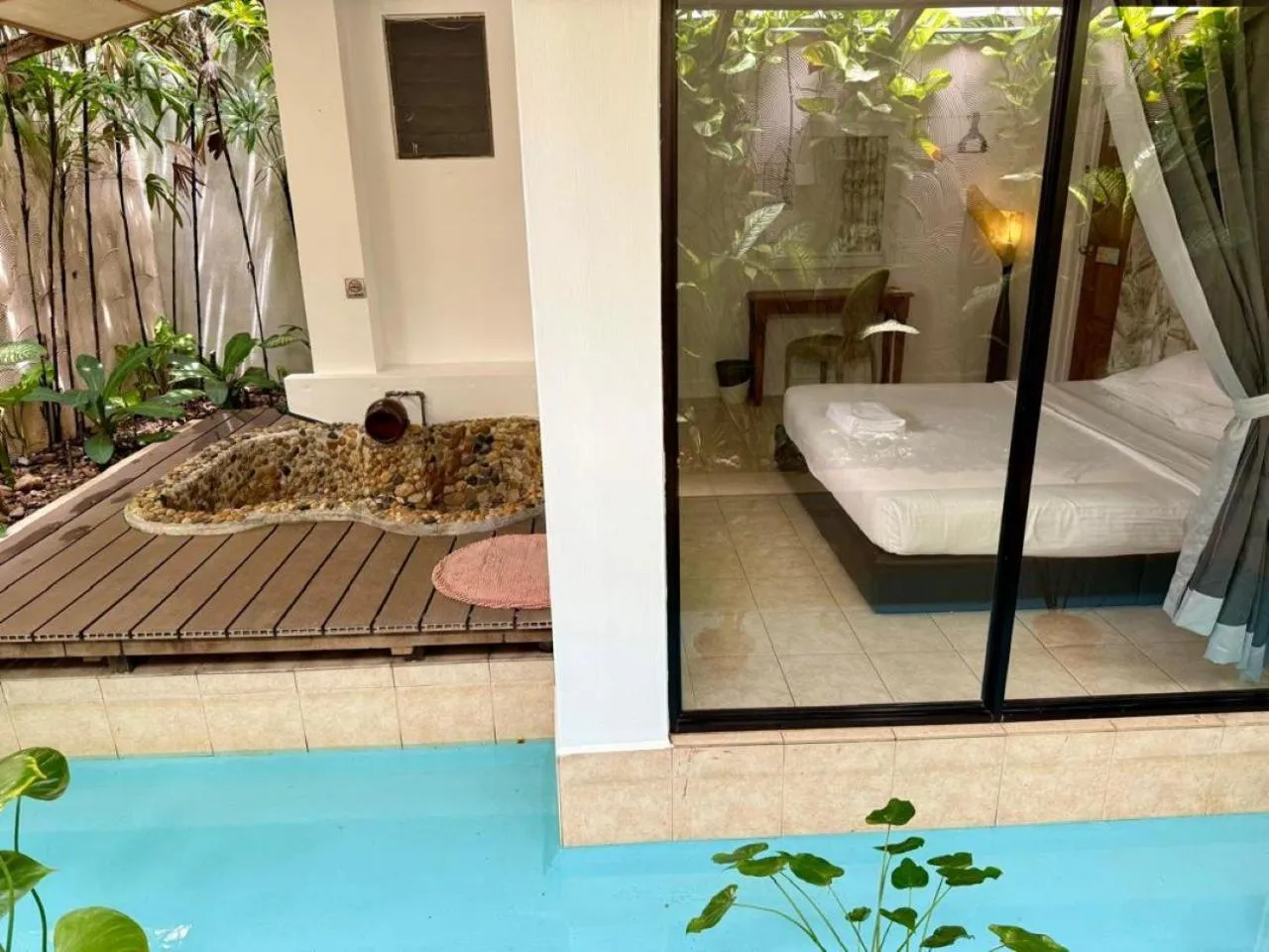 Patio, Bed in Ardour Lodge "B" Wing