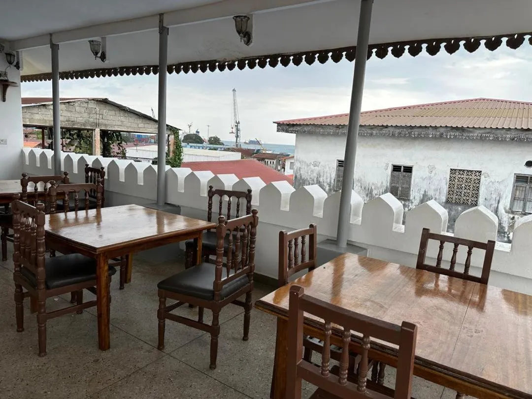 Restaurant/places to eat in New Funguni Lodge