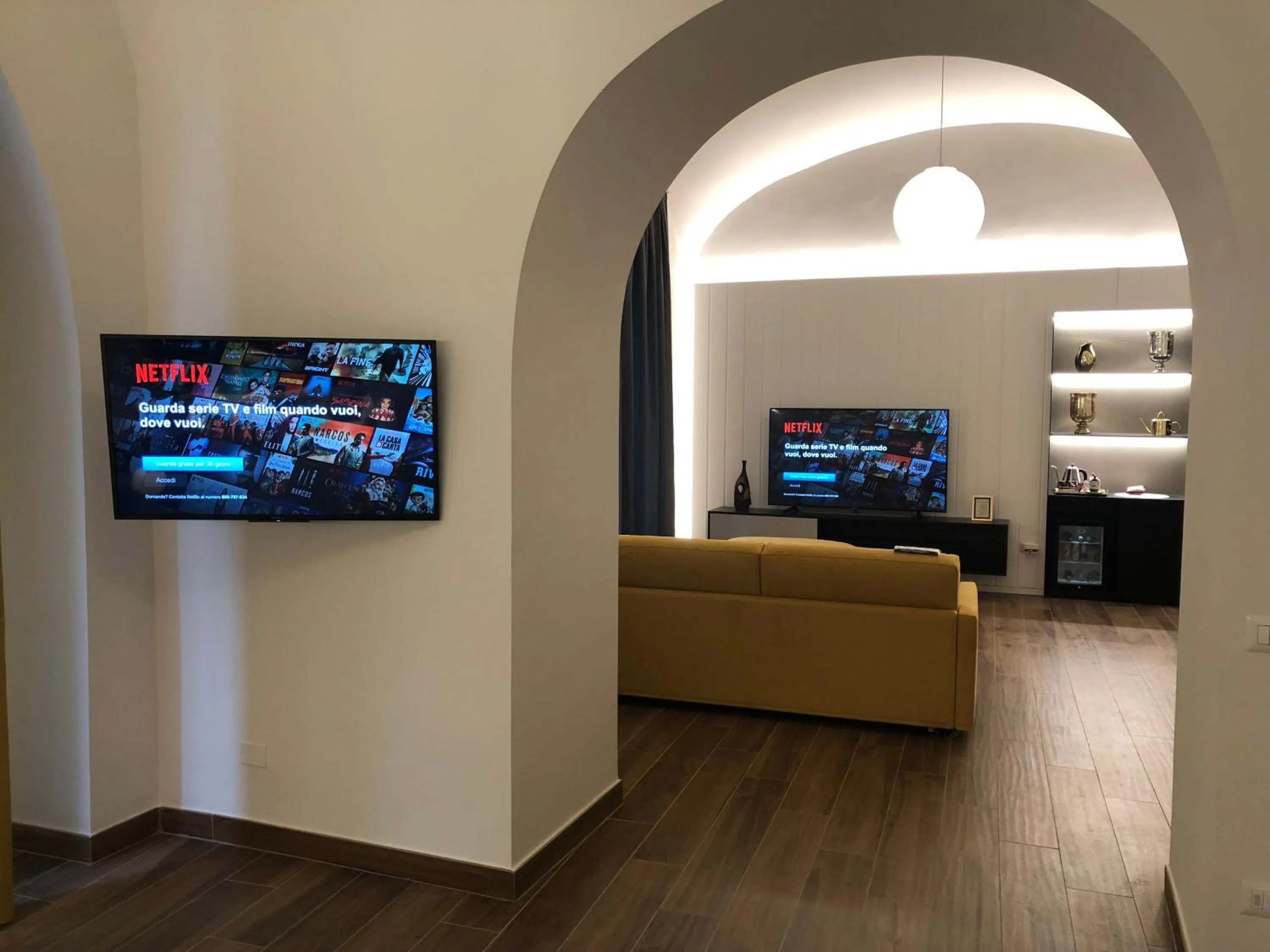 TV and multimedia in Tropicana Room