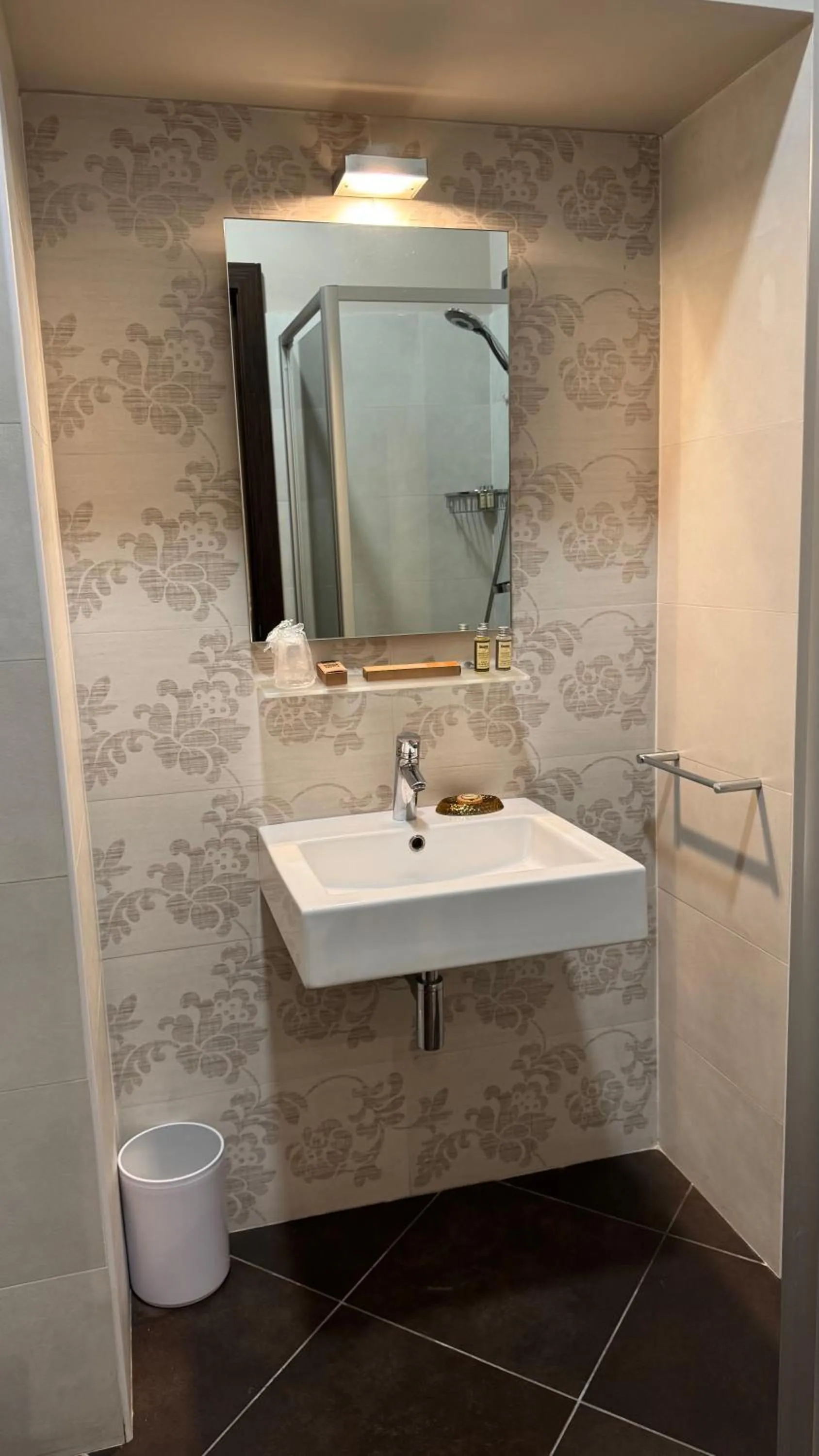 Shower in Tropicana Room