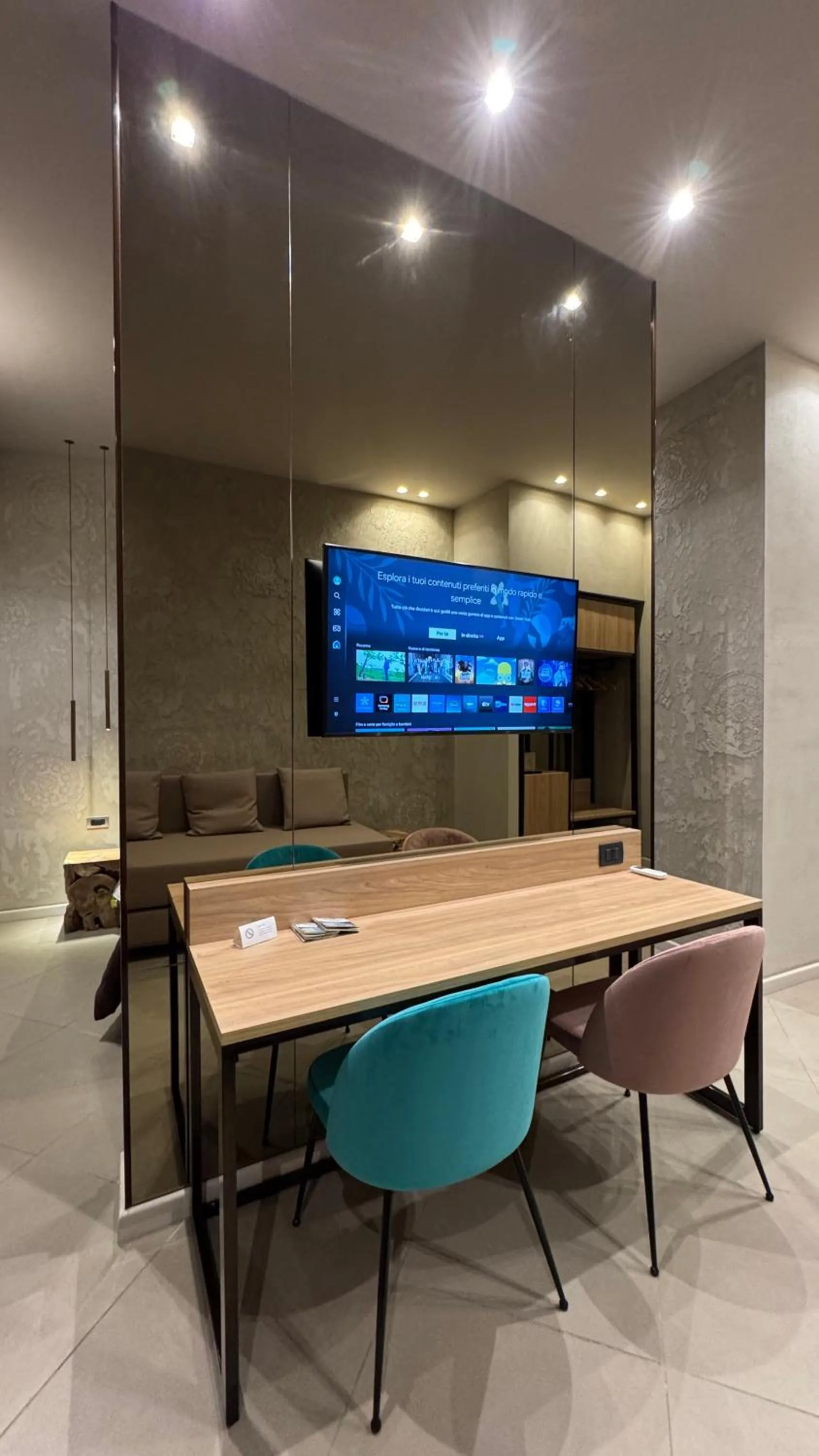 TV and multimedia in Tropicana Room