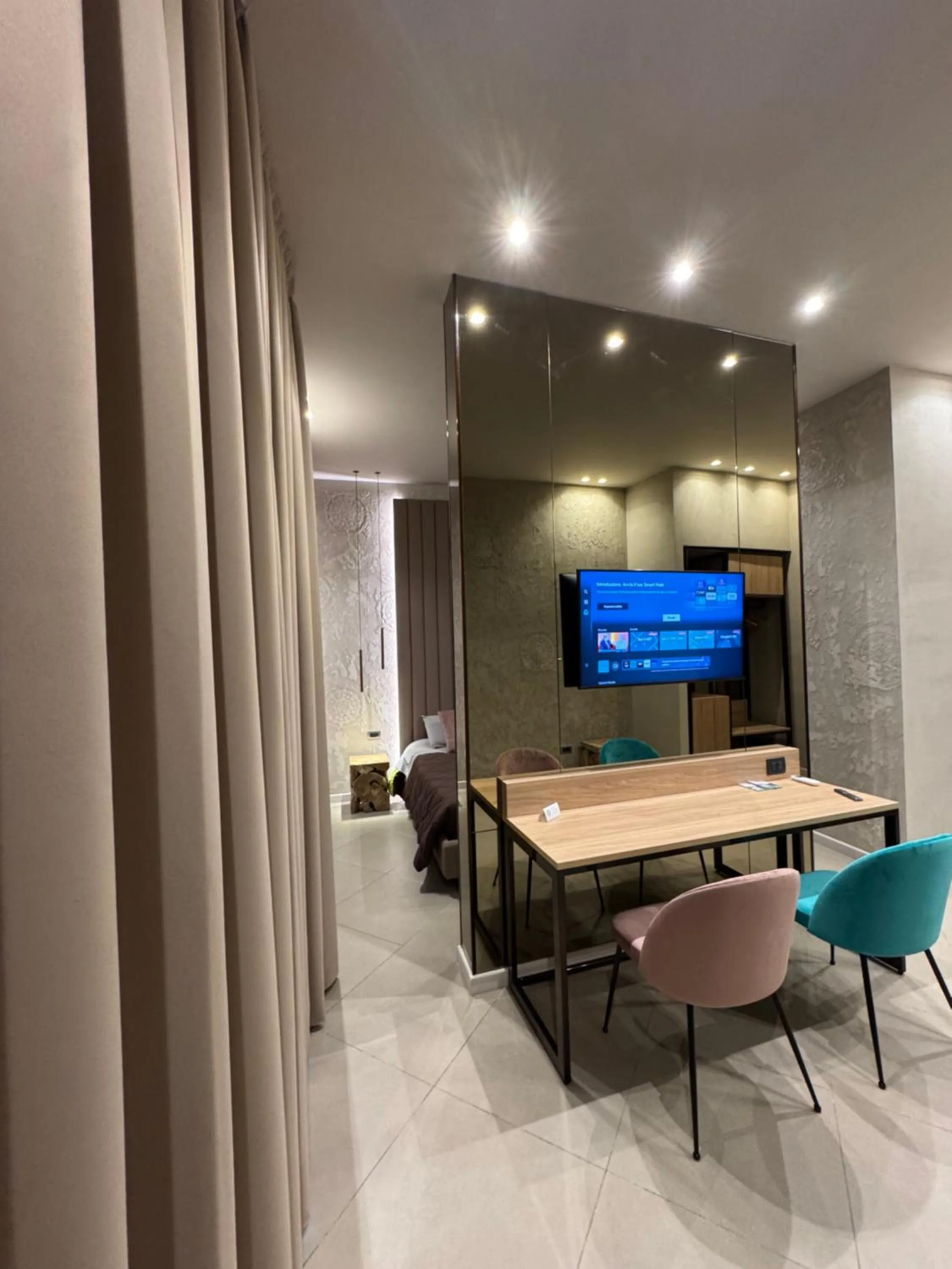 TV and multimedia in Tropicana Room