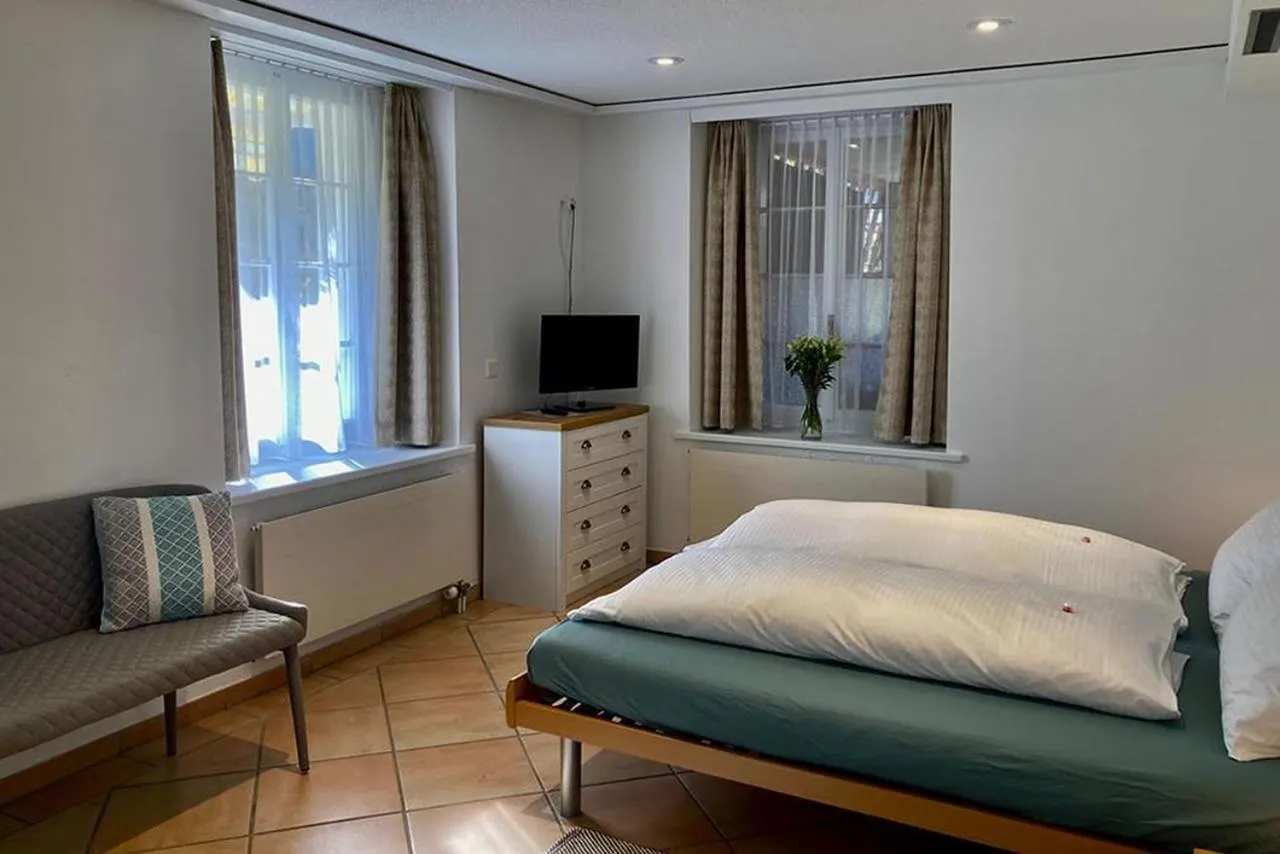 Bed in Hotel Alpenrose beim Ballenberg