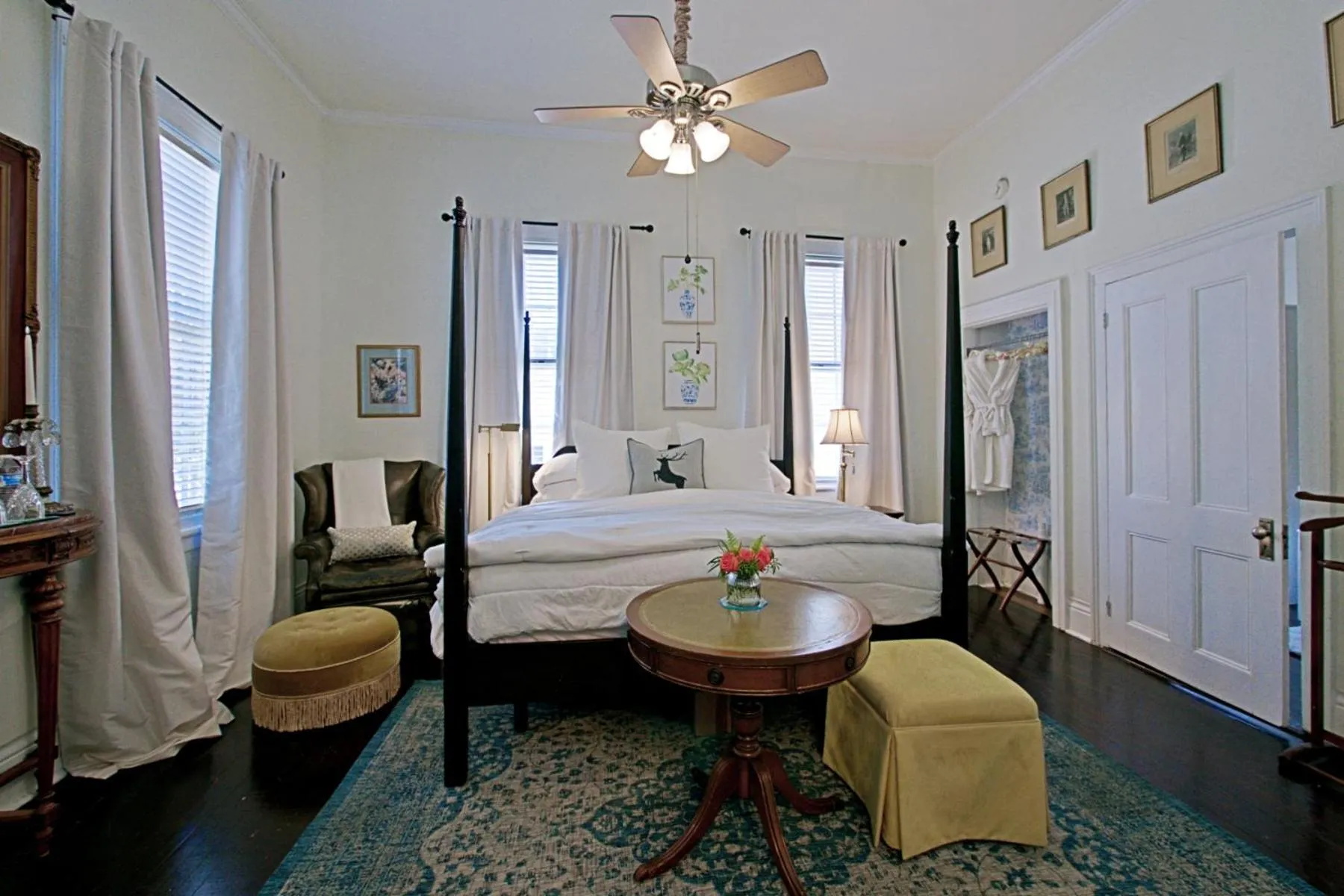 Bedroom, Bed in Chesnut Cottage Inn