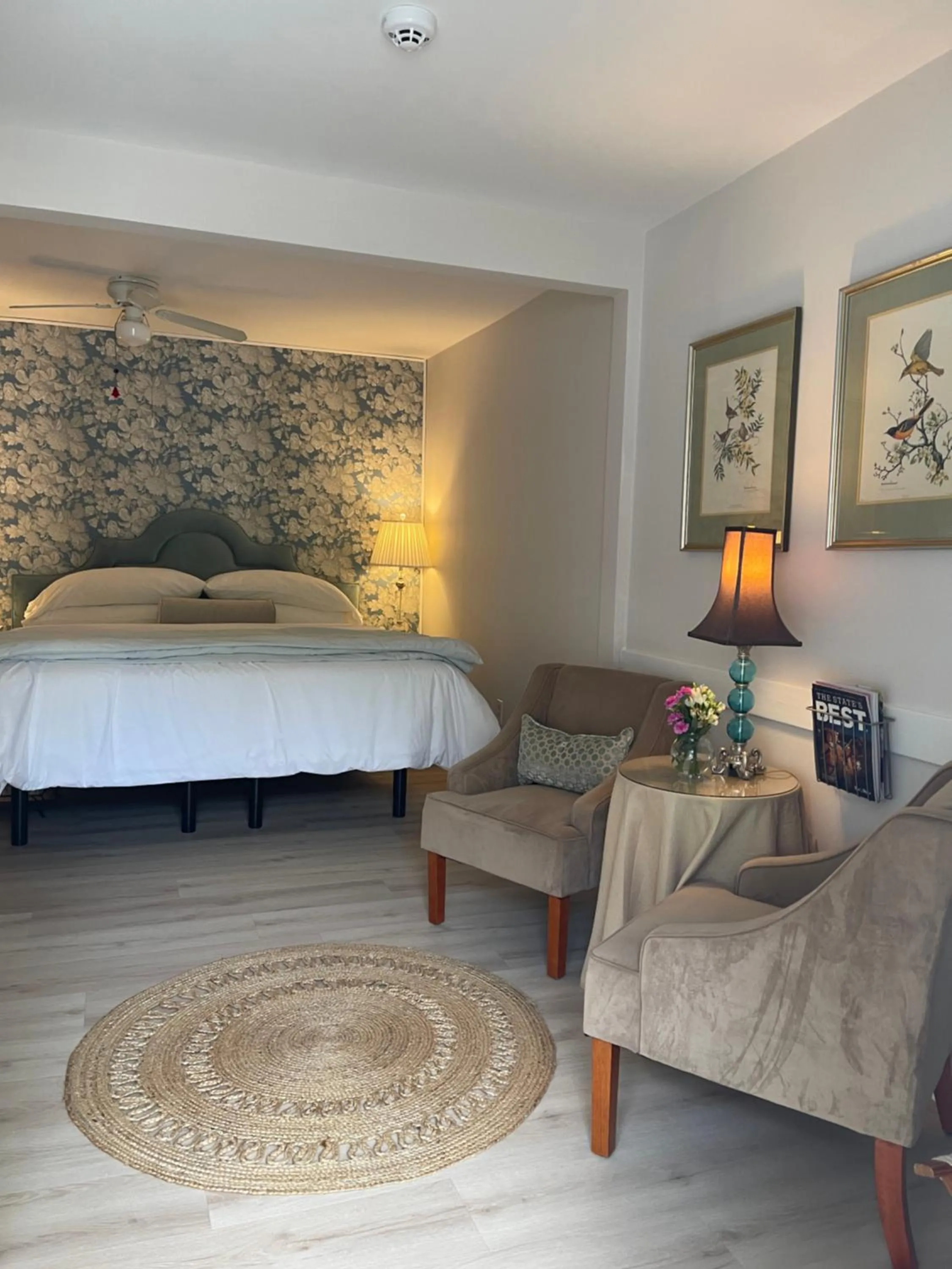 Bed in Chesnut Cottage Inn