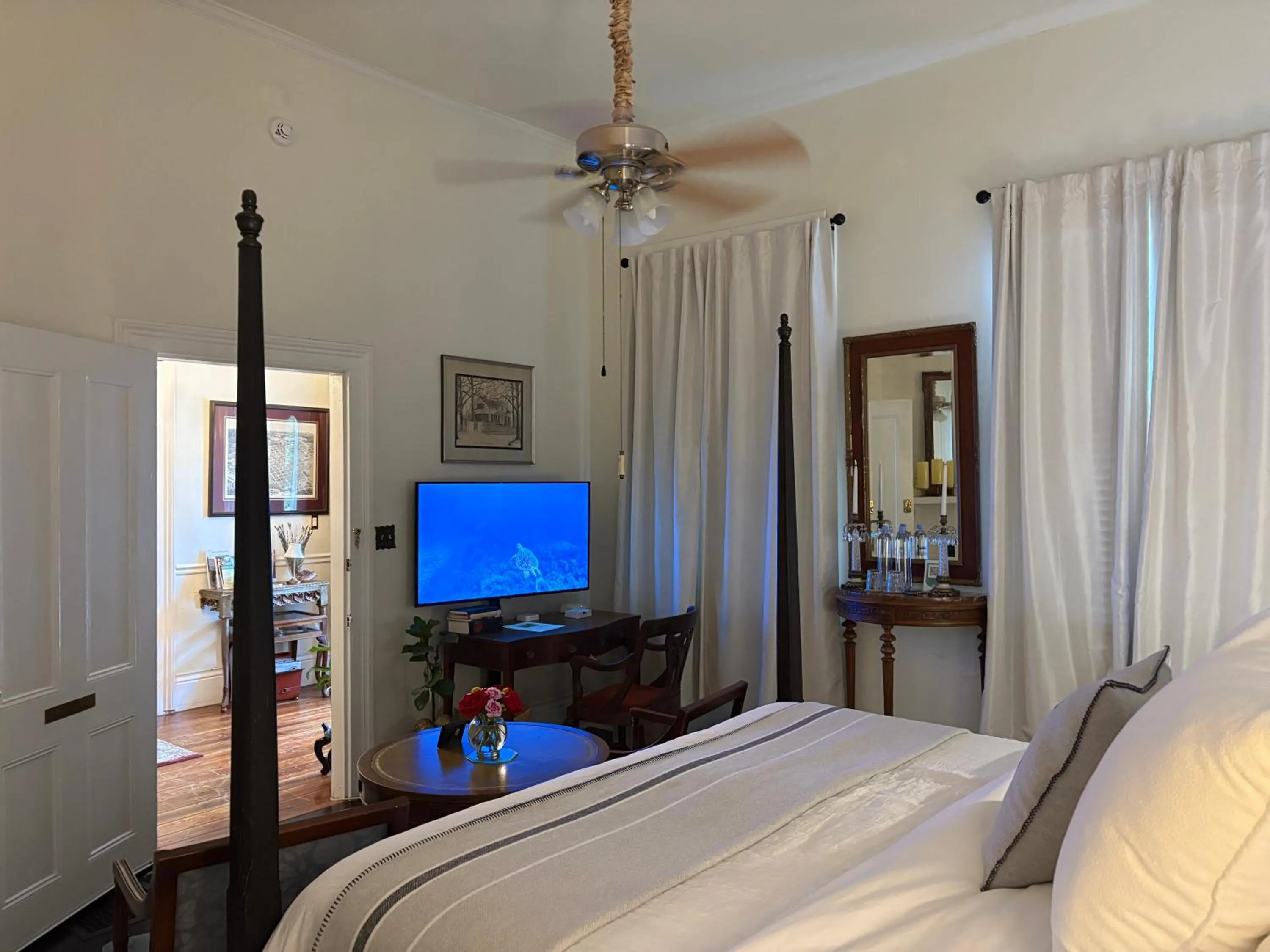 Bedroom, Bed in Chesnut Cottage Inn