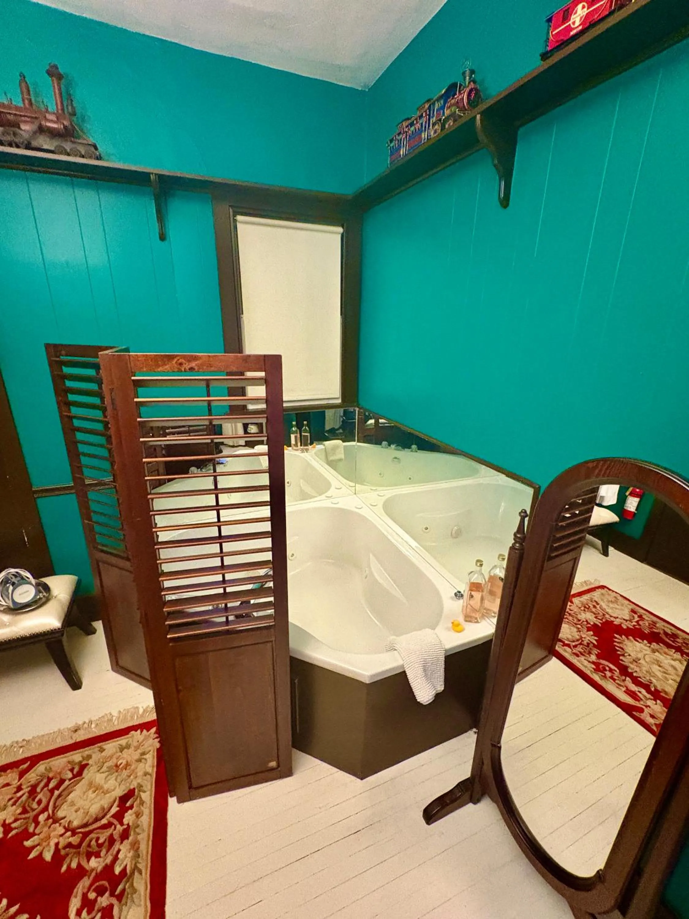 Bath, Bed in Chesnut Cottage Inn
