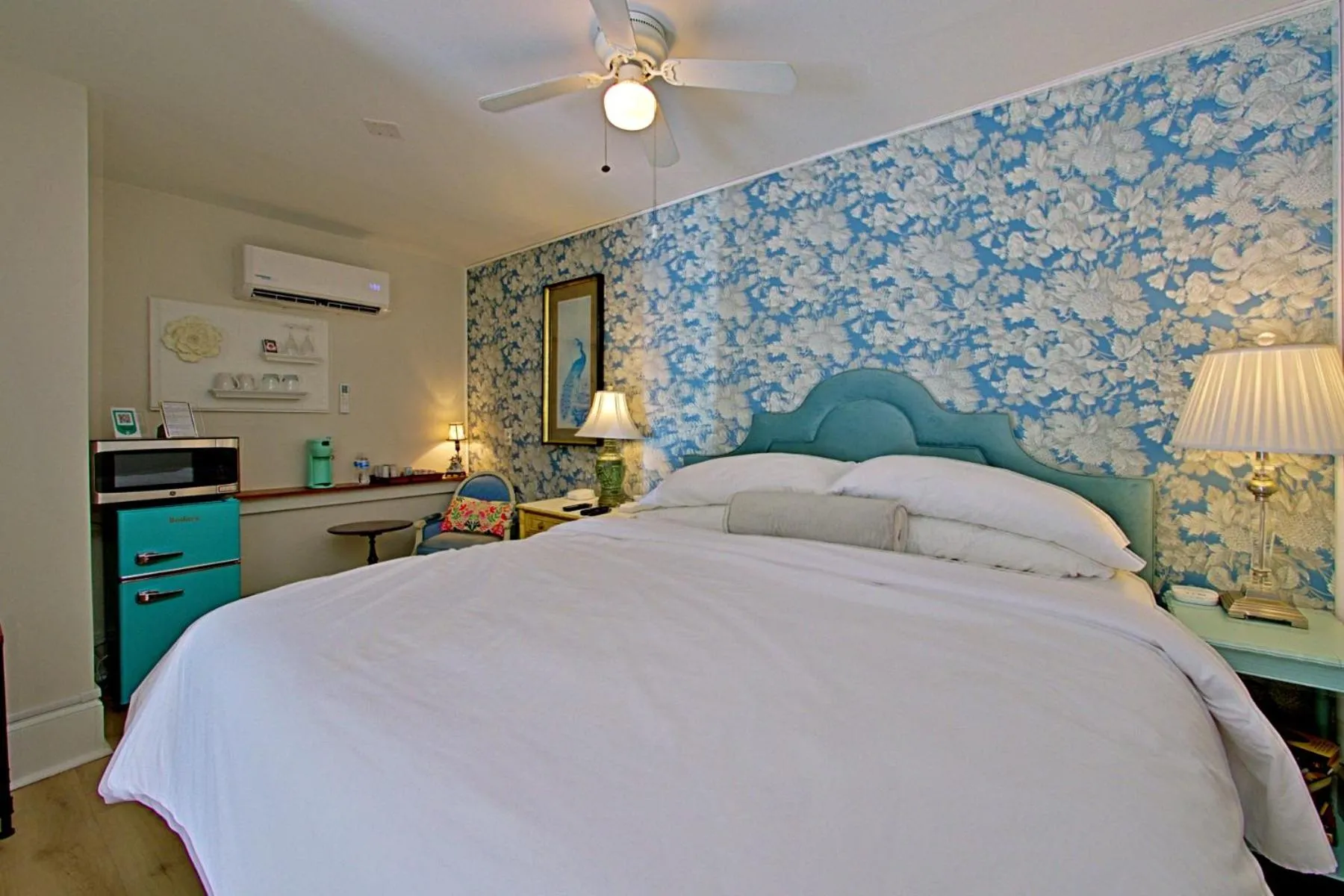 Bedroom, Bed in Chesnut Cottage Inn