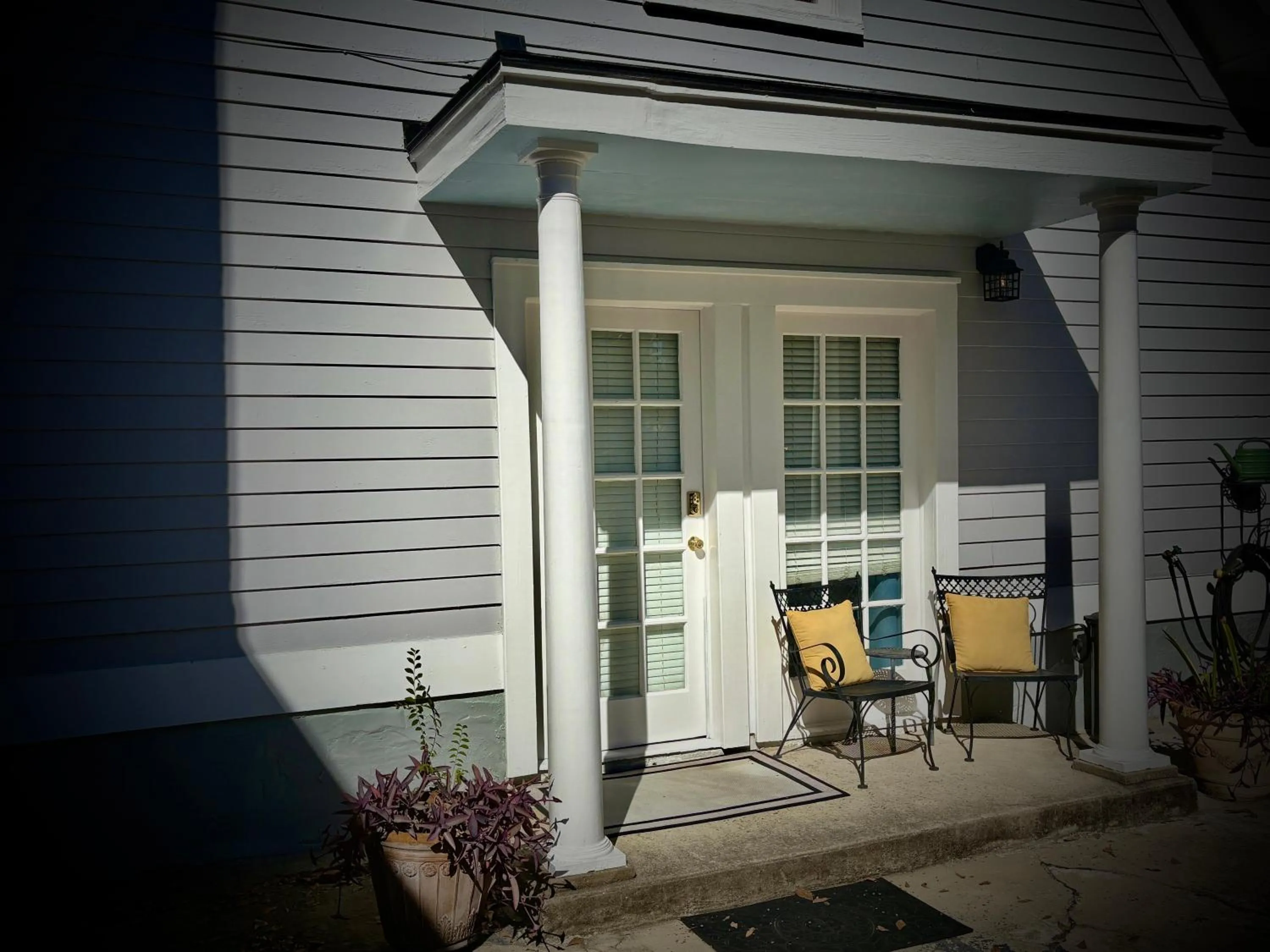 Property building in Chesnut Cottage Inn