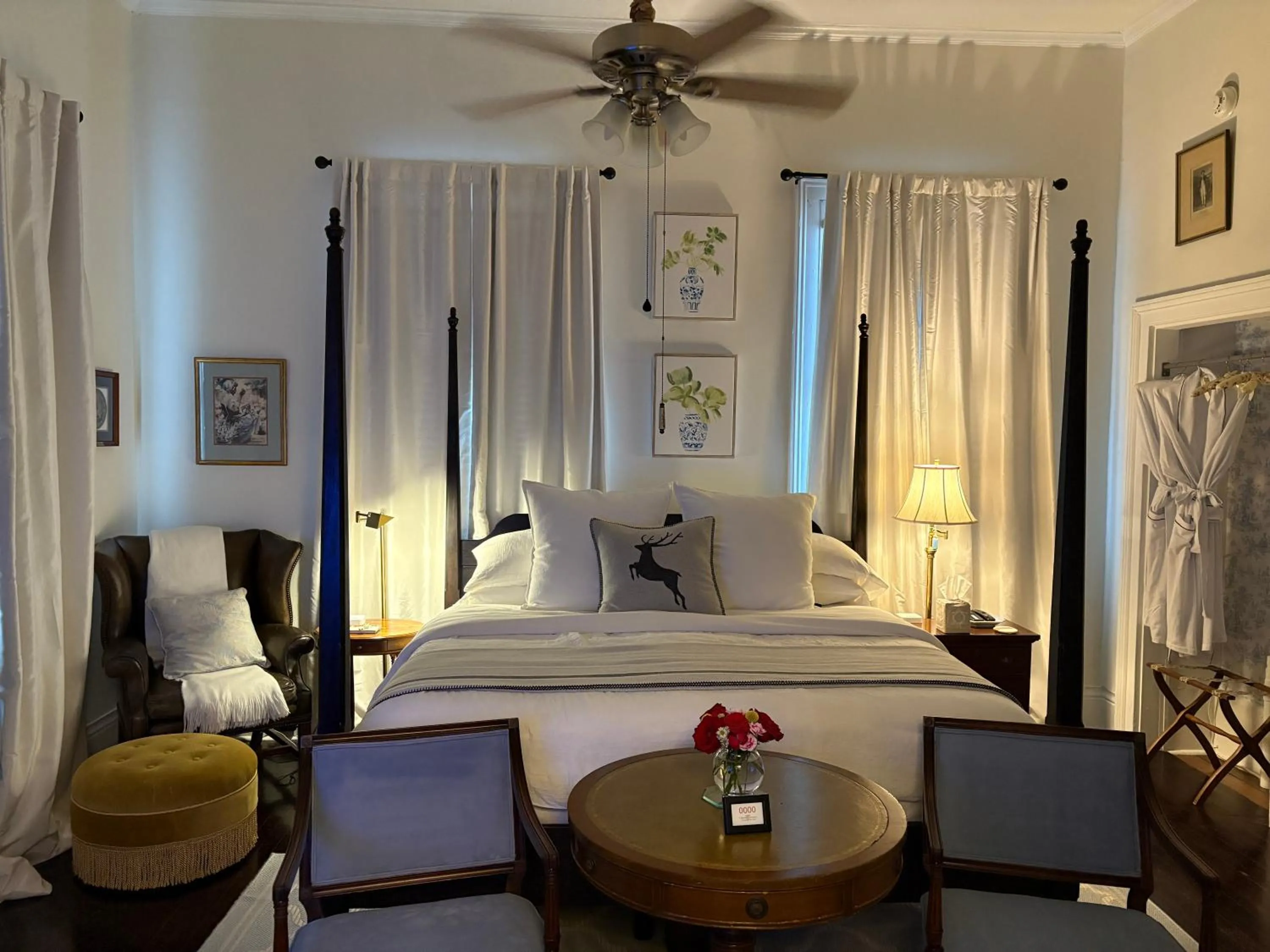 Bedroom, Bed in Chesnut Cottage Inn