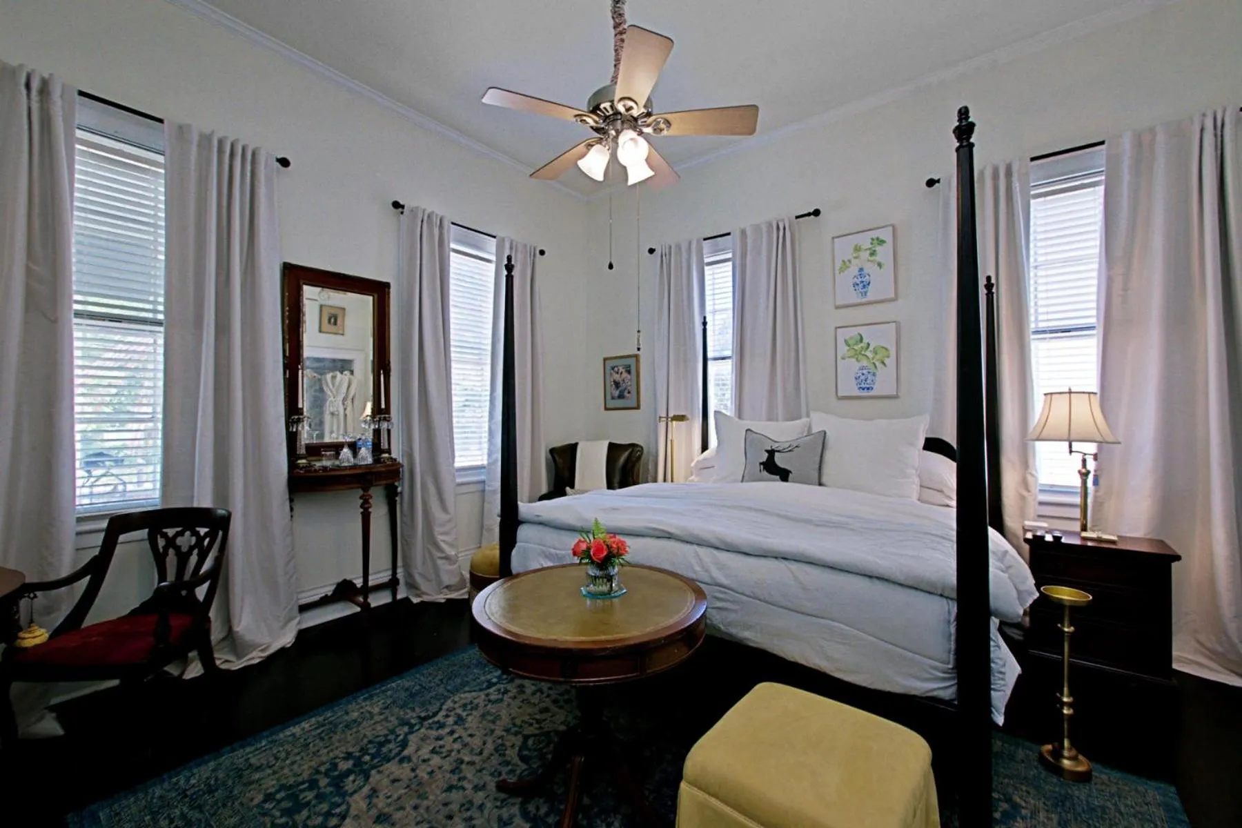 Bed in Chesnut Cottage Inn