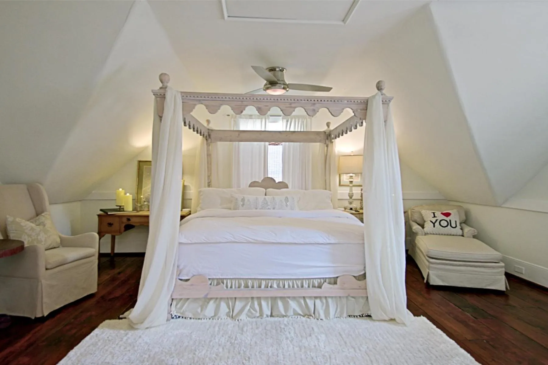 Bedroom, Bed in Chesnut Cottage Inn