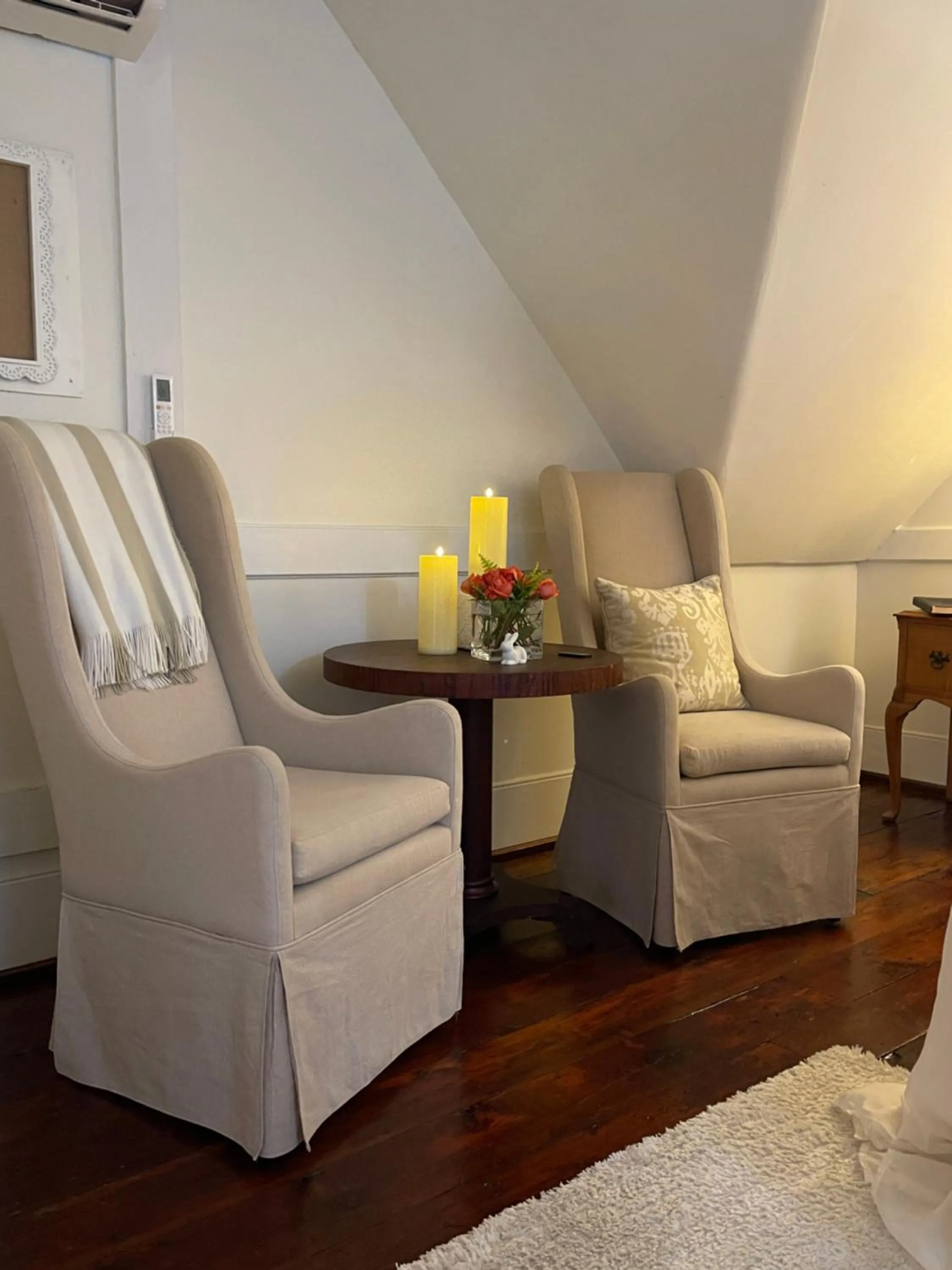 Seating area in Chesnut Cottage Inn