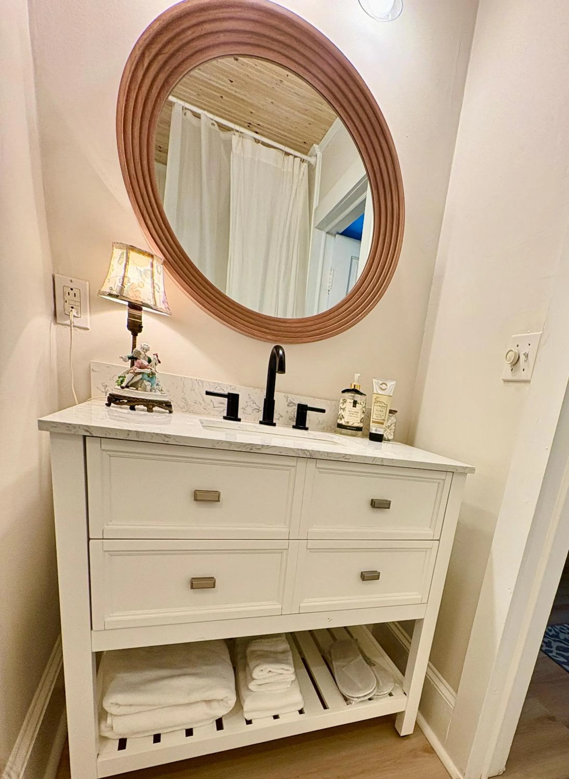Bathroom in Chesnut Cottage Inn