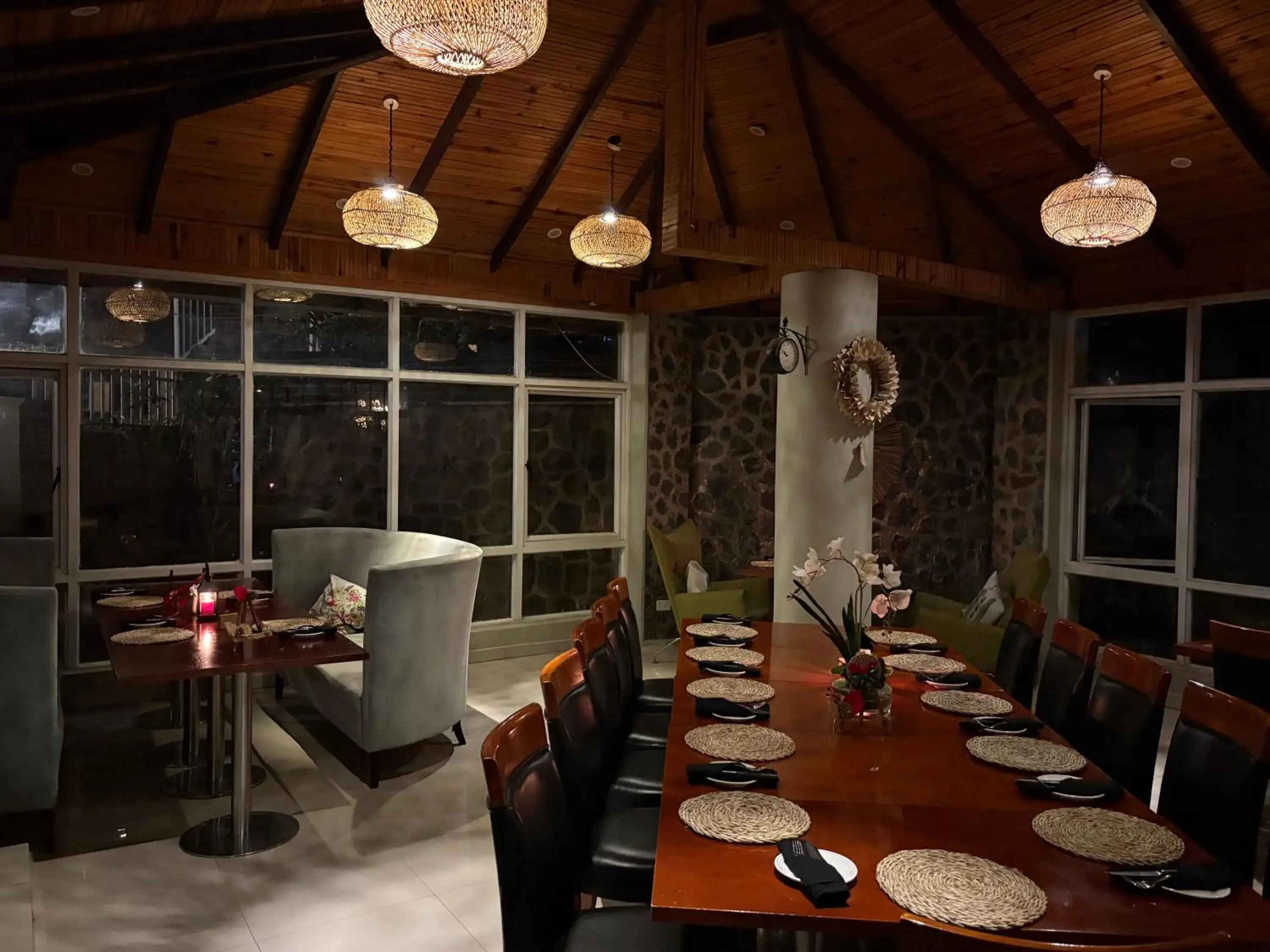 Restaurant/places to eat in Serendib Suites and Conference Center Restaurant/places to eat in Serendib Suites and Conference Center