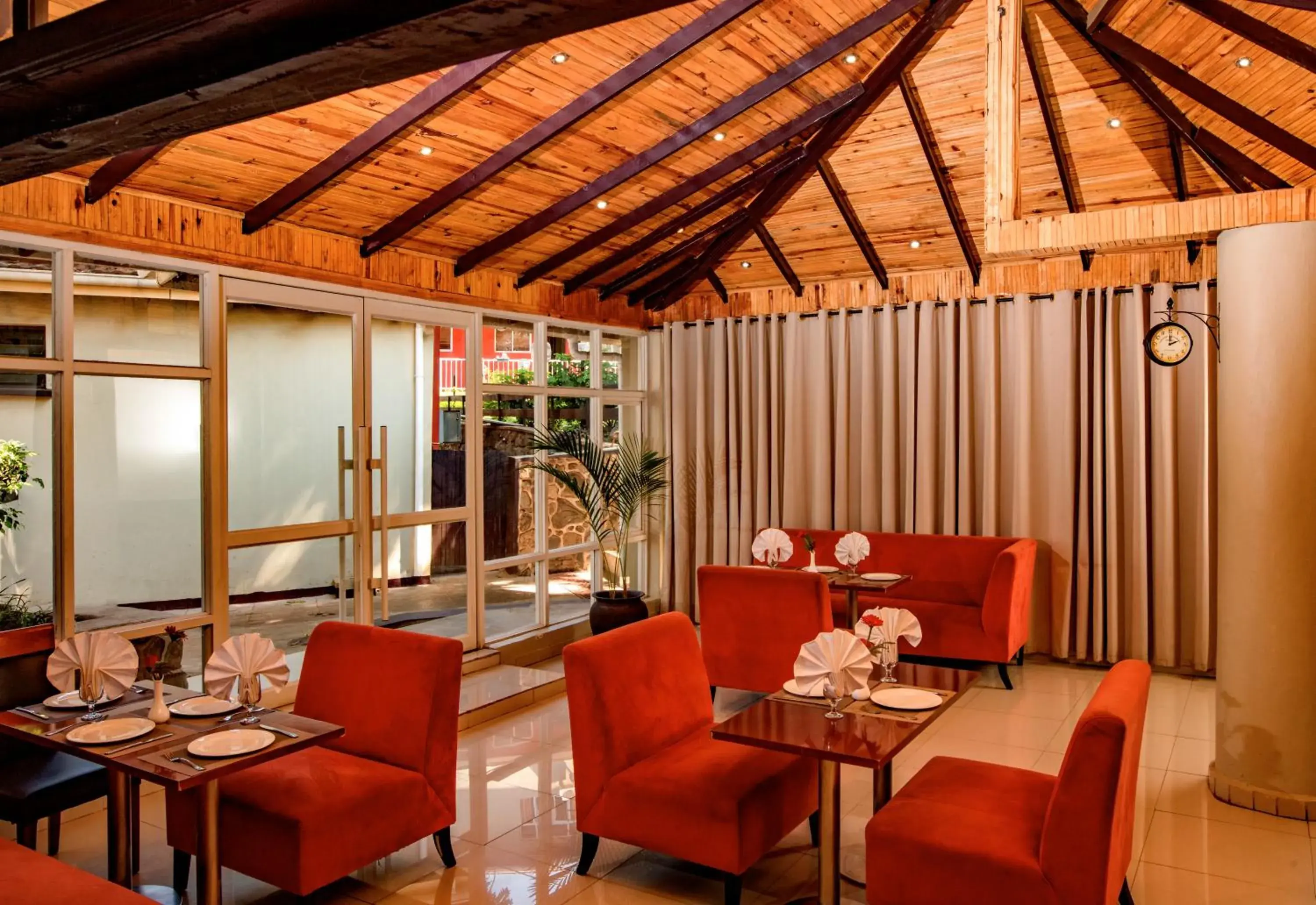 Restaurant/places to eat in Serendib Suites and Conference Center Restaurant/places to eat in Serendib Suites and Conference Center