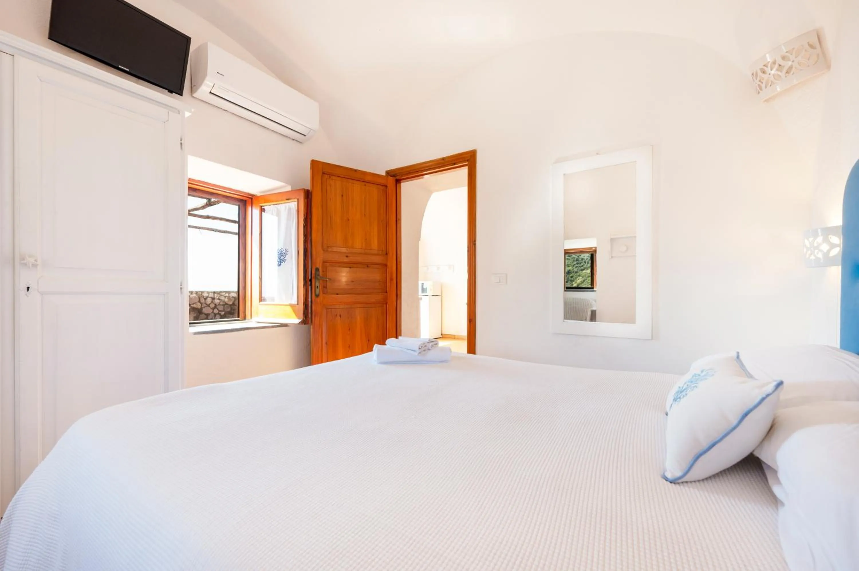 Bedroom, Bed in Marina del Cantone Chalet