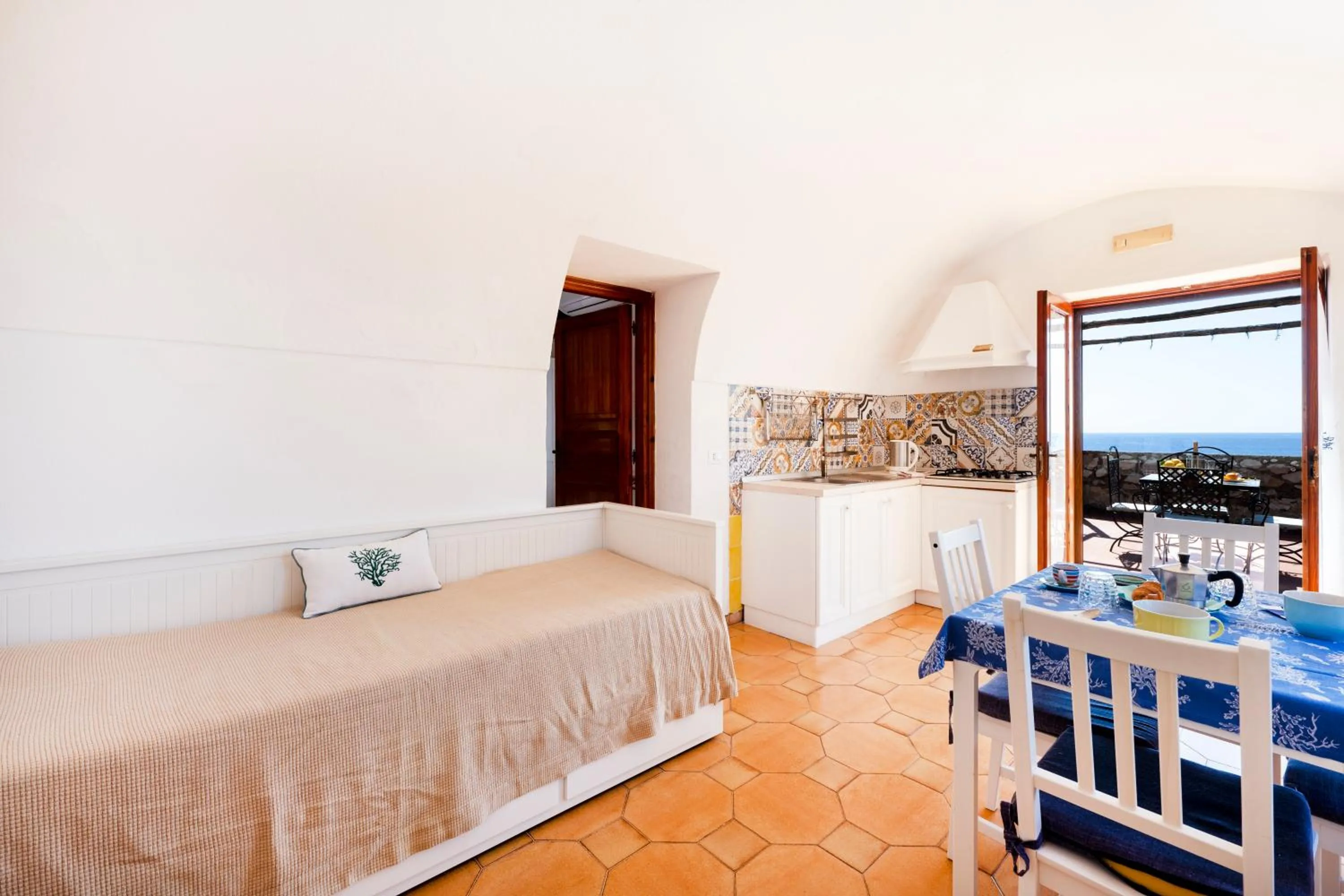 Seating area, Bed in Marina del Cantone Chalet
