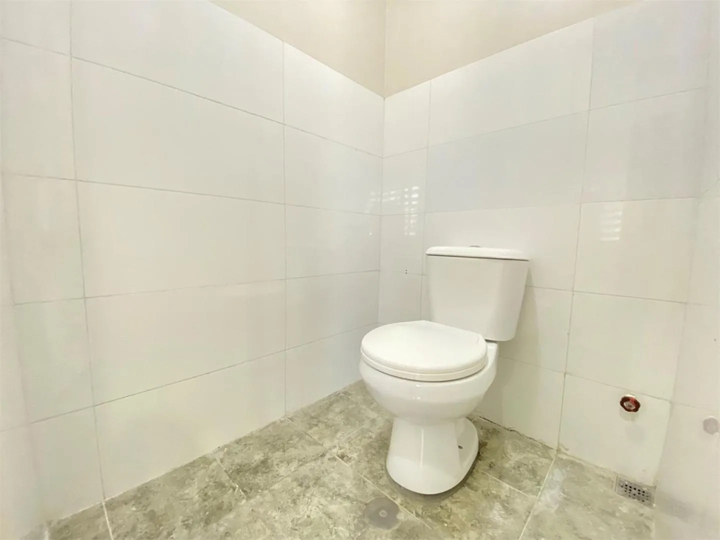 Toilet in UHome Lacson