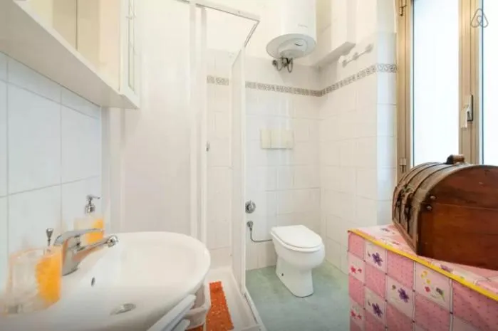 Toilet in San Giovanni In Laterano Daniela Apartment