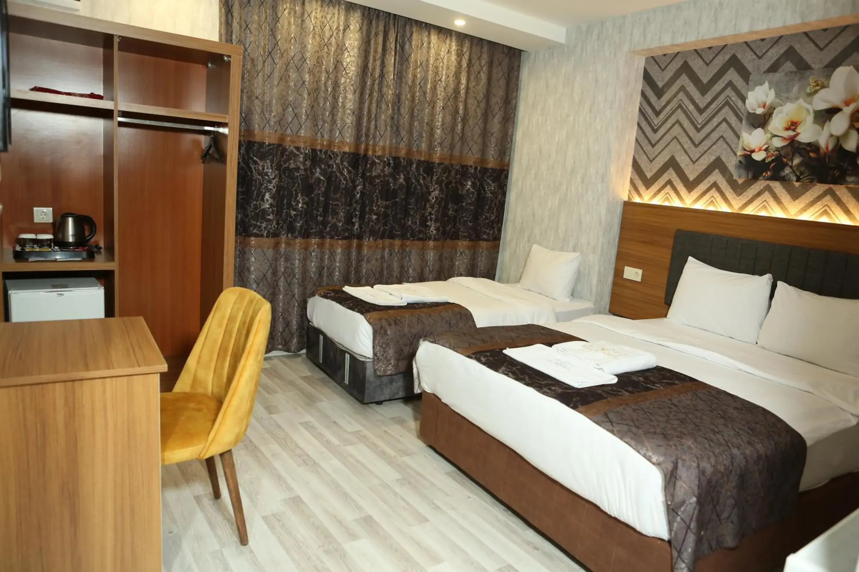 Superior Triple Room in Bianca Hotel VAN Superior Triple Room in Bianca Hotel VAN