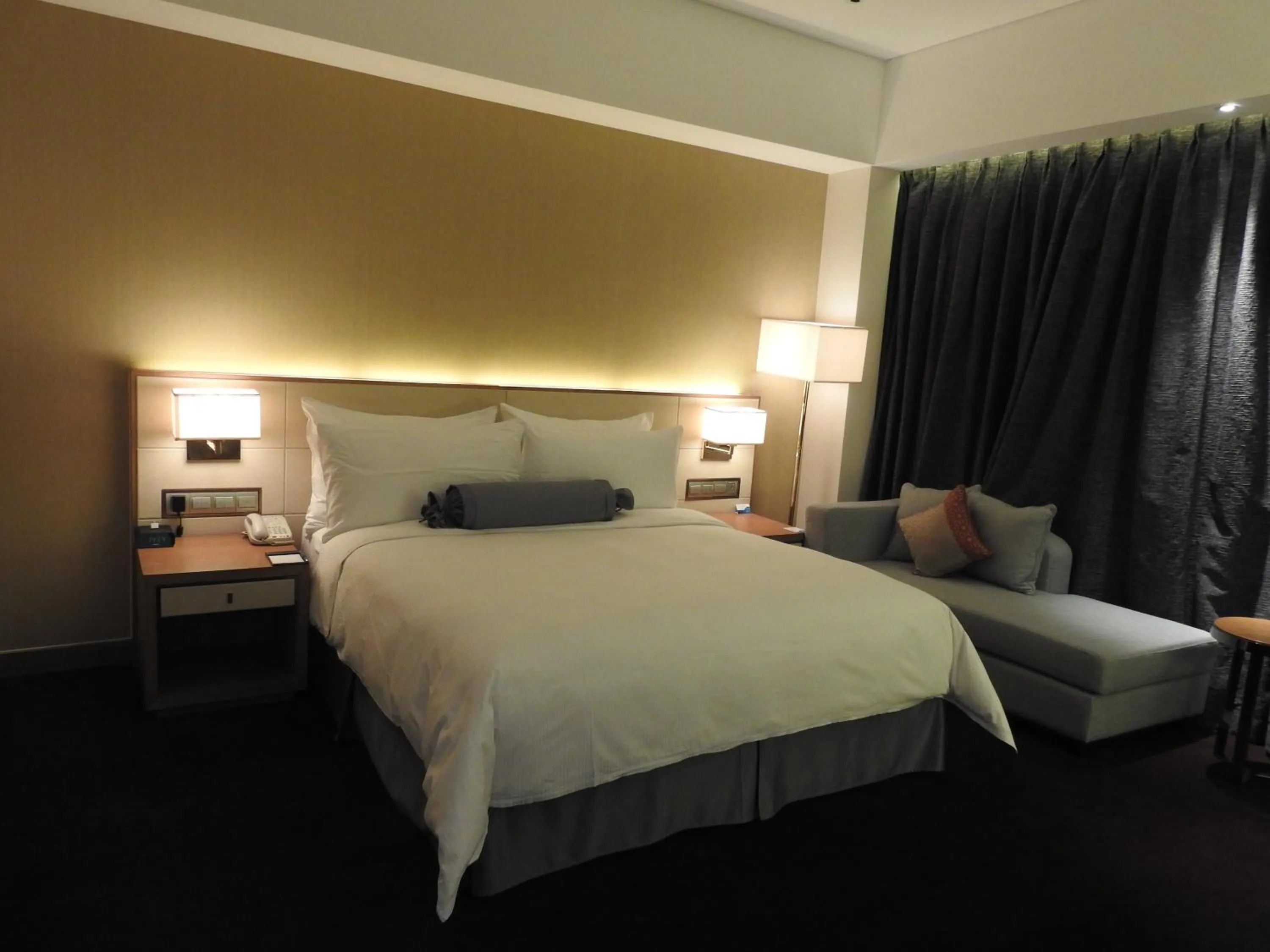 Bedroom, Bed in Radisson Blu Hotel Kashgar