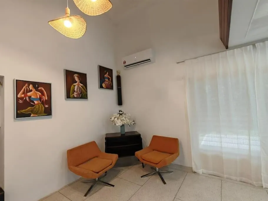 Seating area in Taman Duta KL Deluxe Villa by uBook